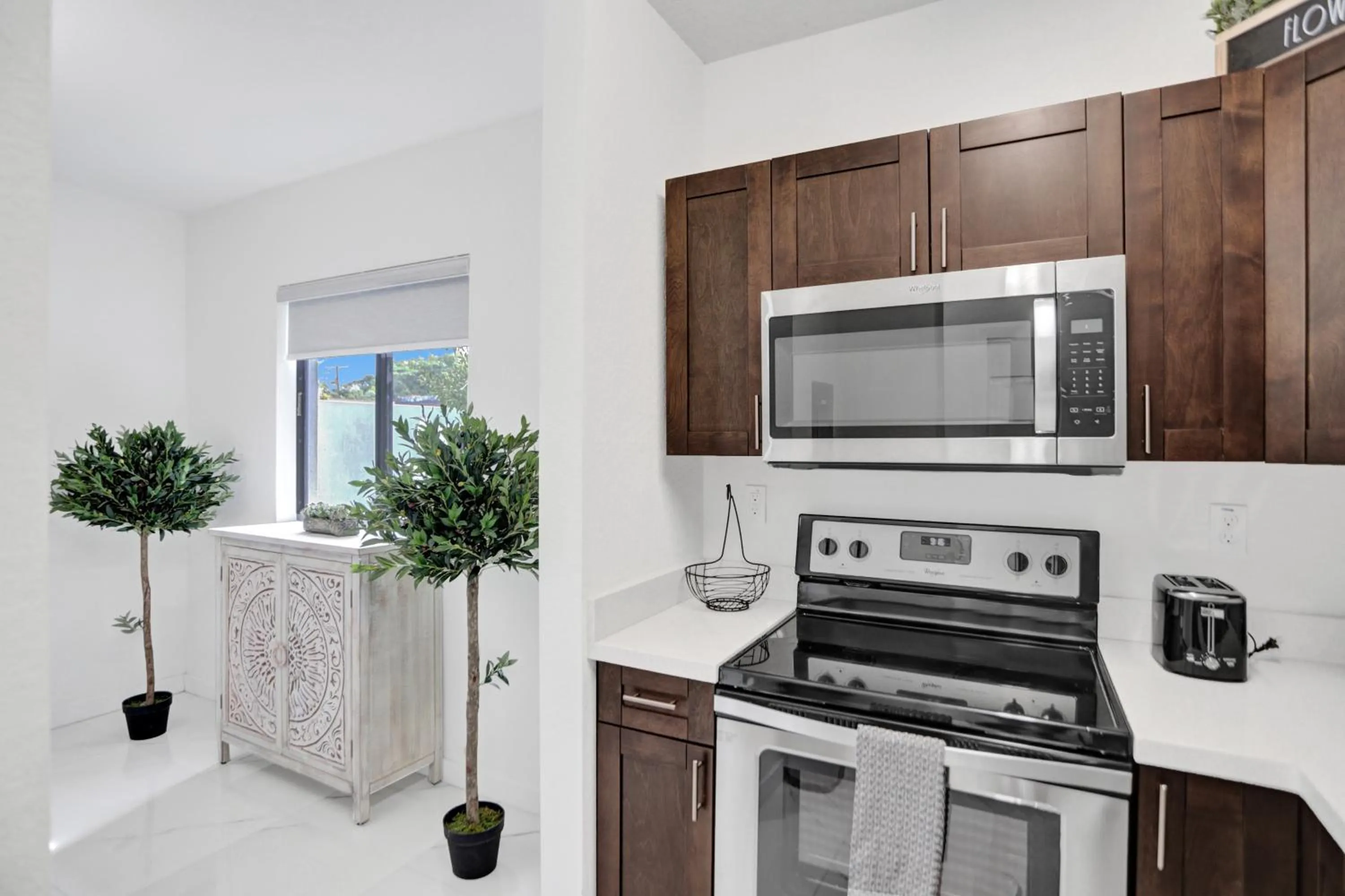 Kitchen or kitchenette in Renzzi Wynwood Apartments