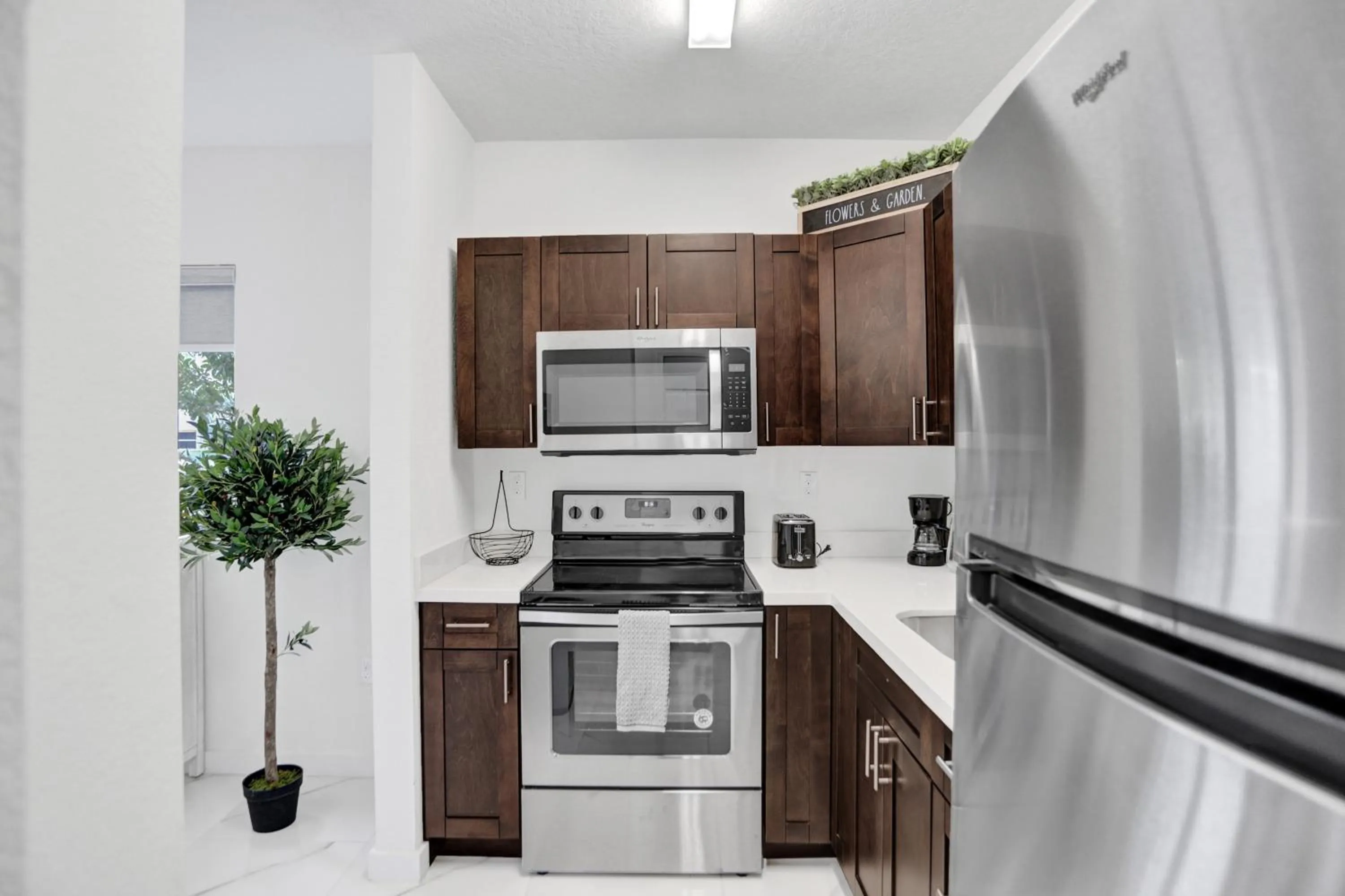 Kitchen or kitchenette in Renzzi Wynwood Apartments