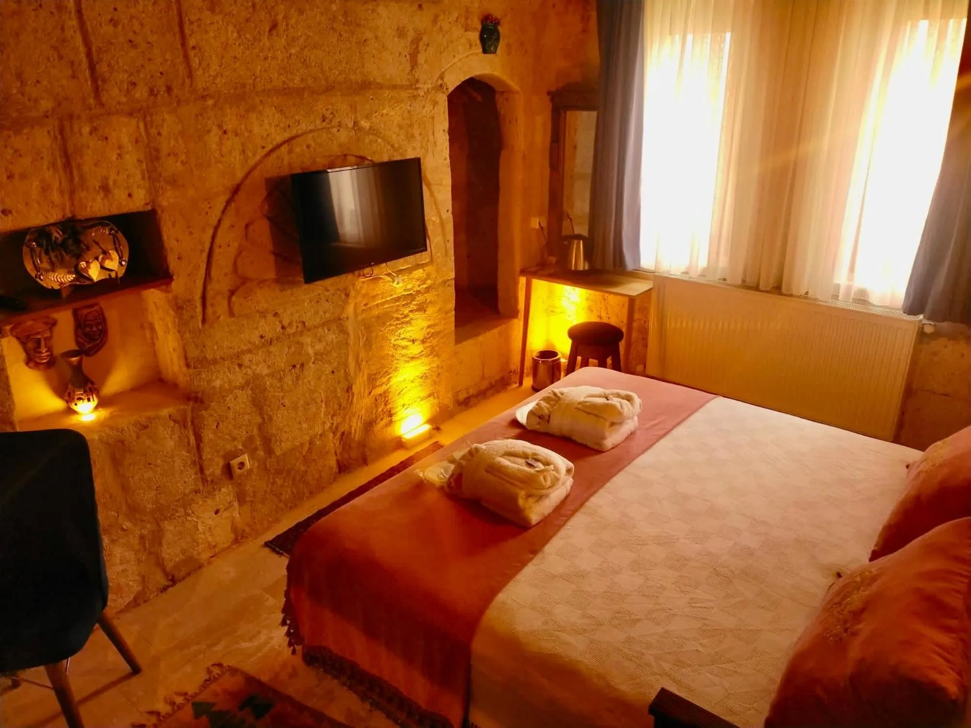 Photo of the whole room, Bed in Cappadocia Alaz Cave Otel