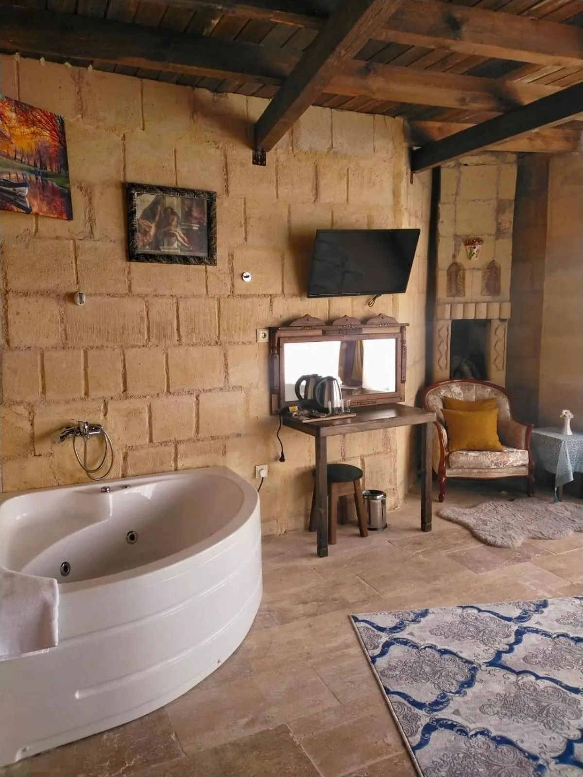 Hot Tub in Cappadocia Alaz Cave Otel