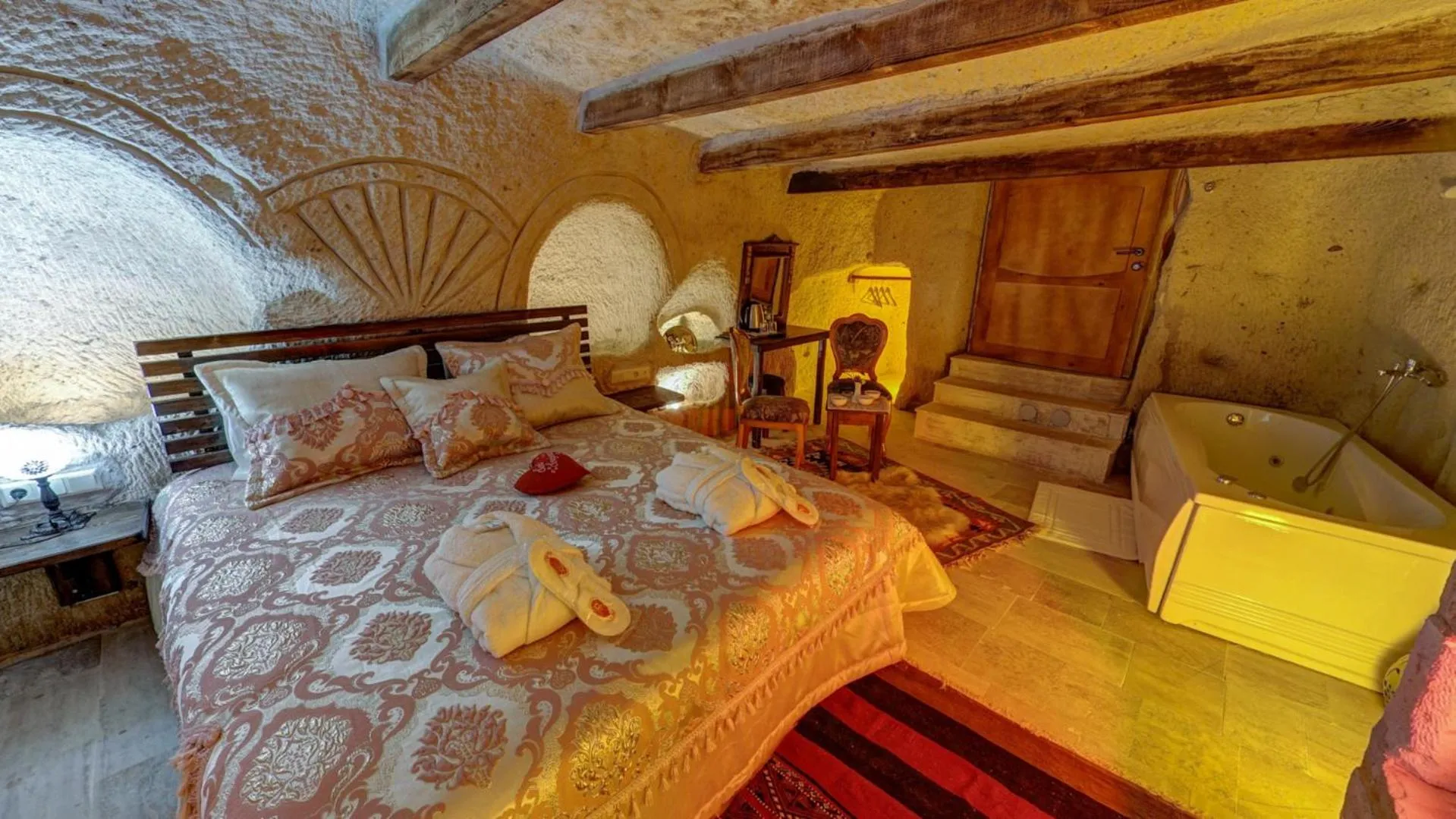 Photo of the whole room, Bed in Cappadocia Alaz Cave Otel
