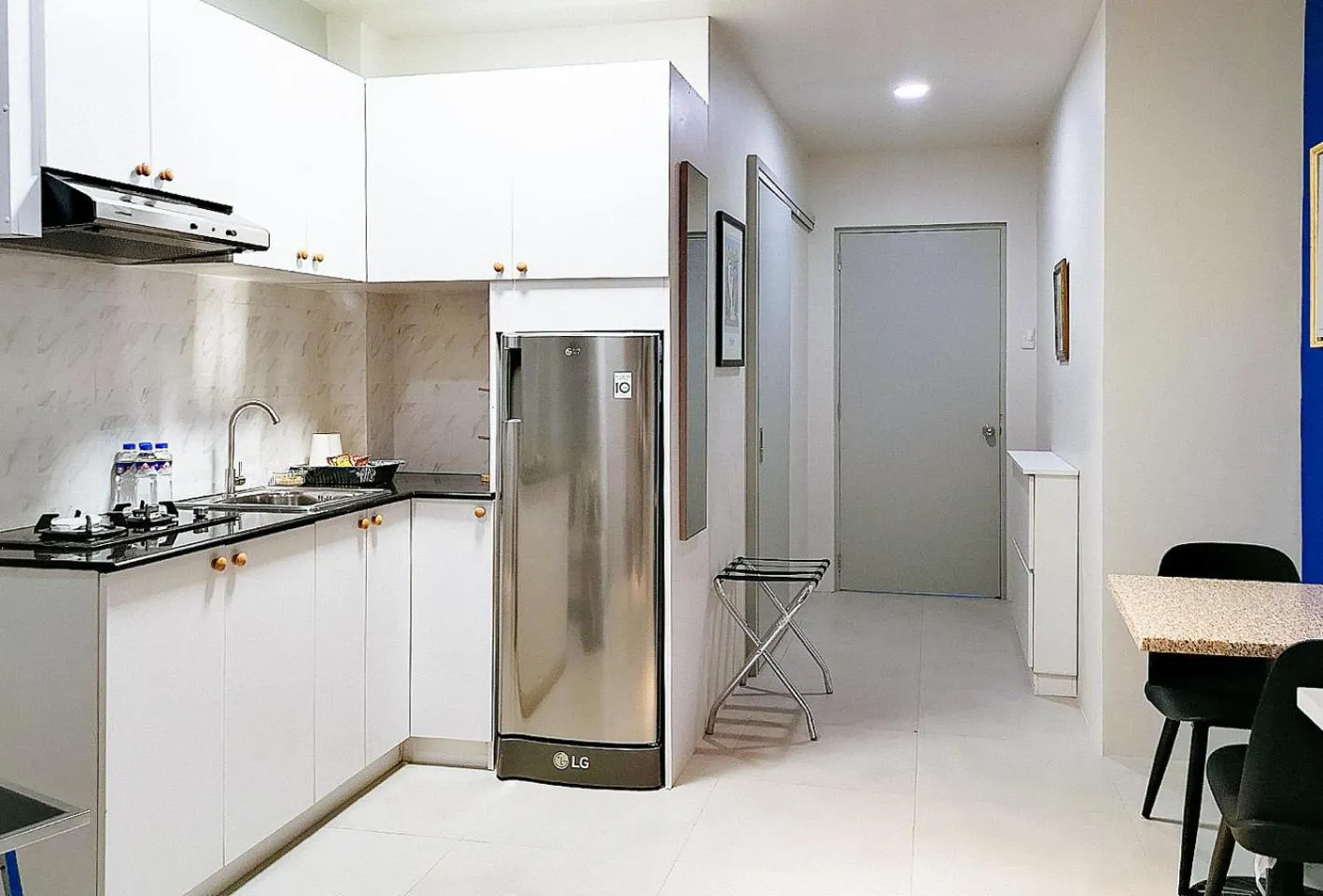 Bedroom, Kitchen/Kitchenette in GMRENTALS Apartment at Mactan Airport