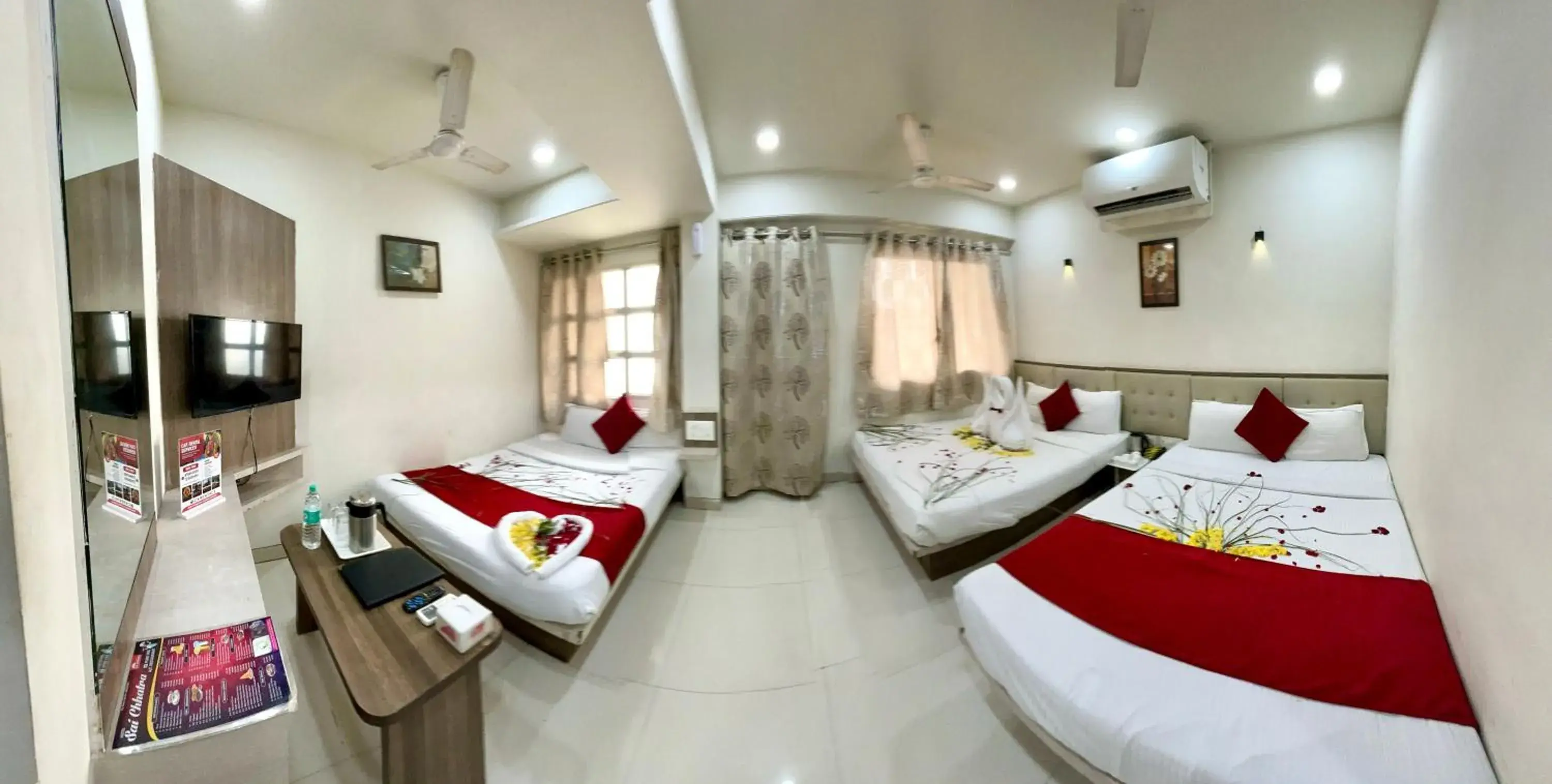 Super Deluxe 6 Bed AC Room in Hotel Sai Chhatra Super Deluxe 6 Bed AC Room in Hotel Sai Chhatra