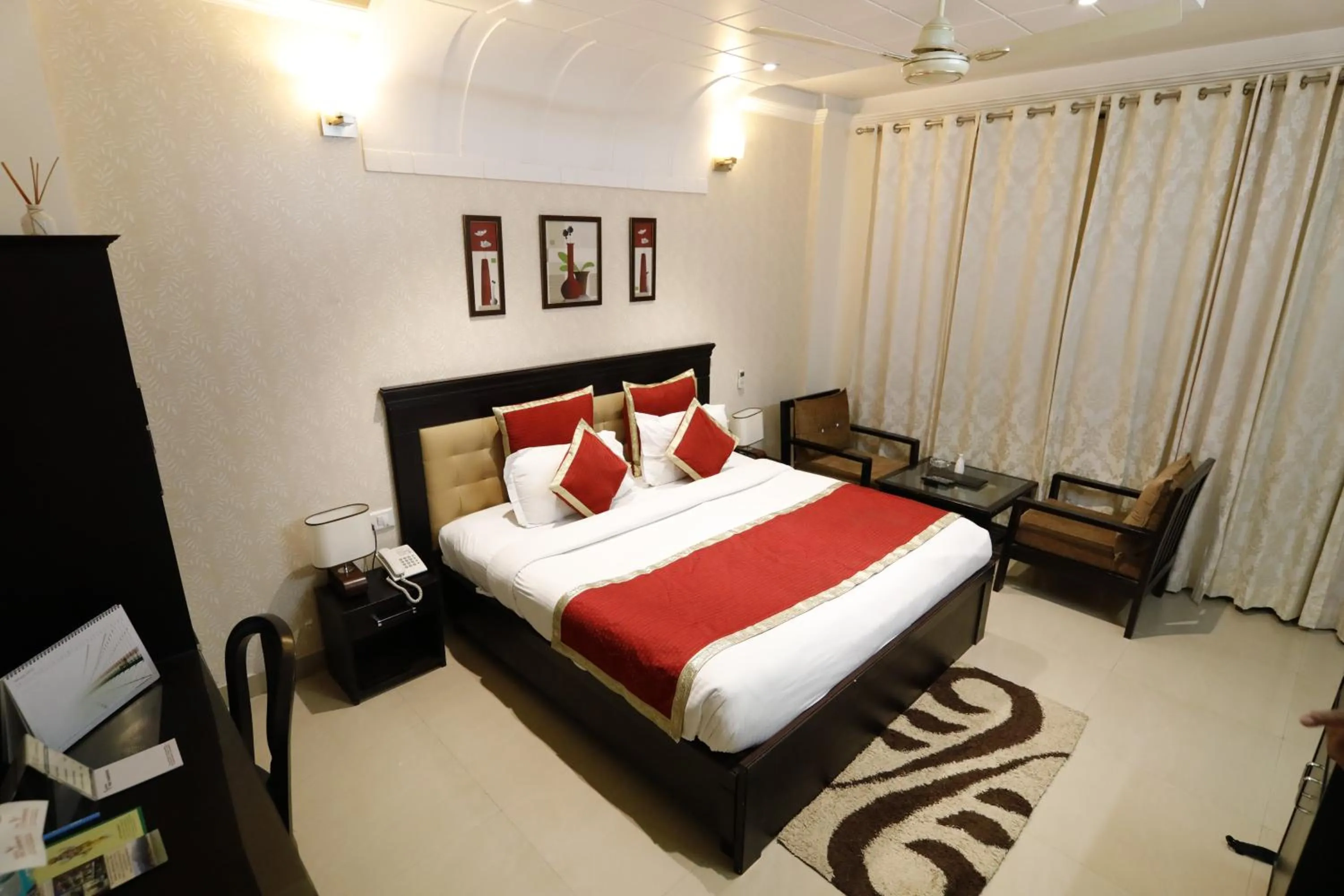Photo of the whole room, Bed in Hotel Yog Vashishth