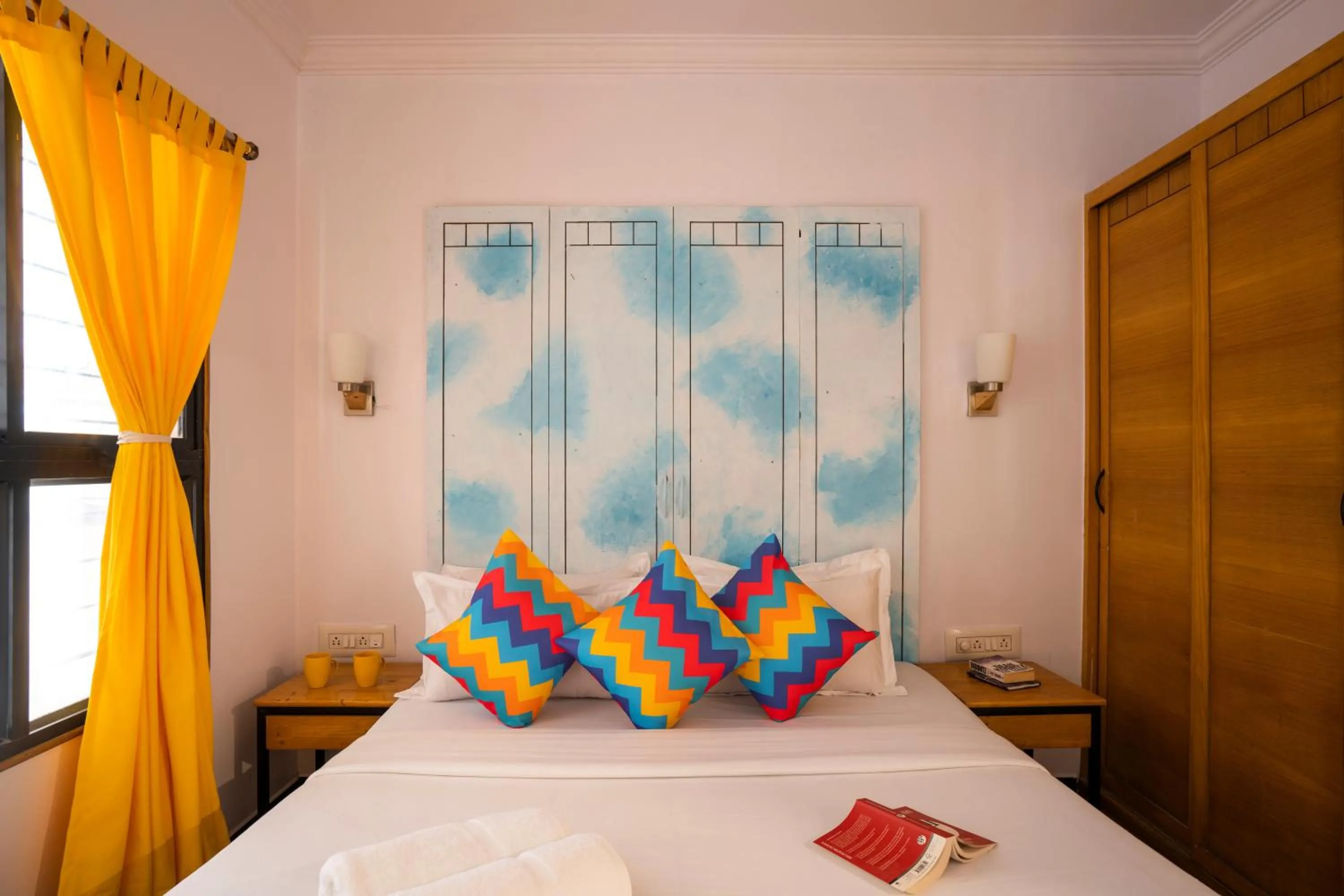 Bedroom, Bed in goSTOPS Bengaluru, Gandhi Nagar Majestic