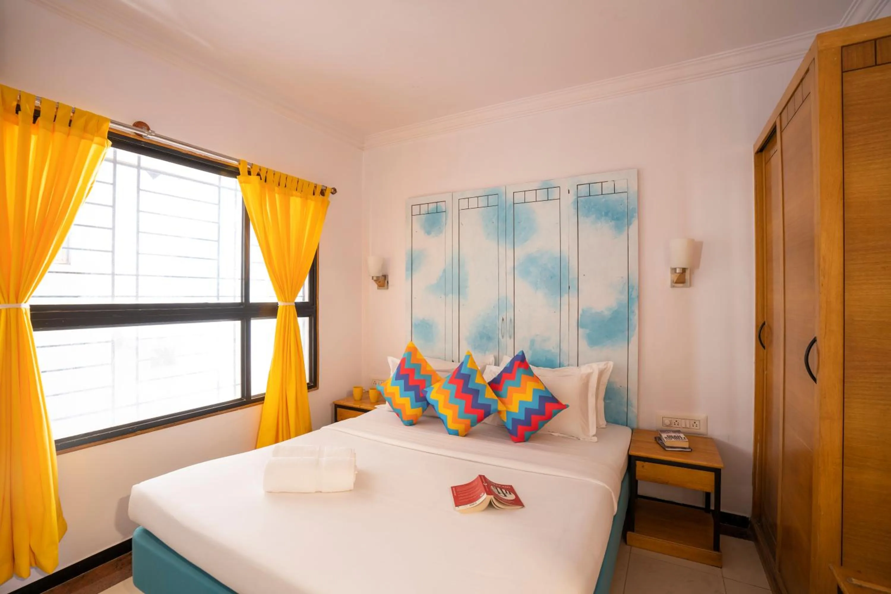 Bedroom, Bed in goSTOPS Bengaluru, Gandhi Nagar Majestic