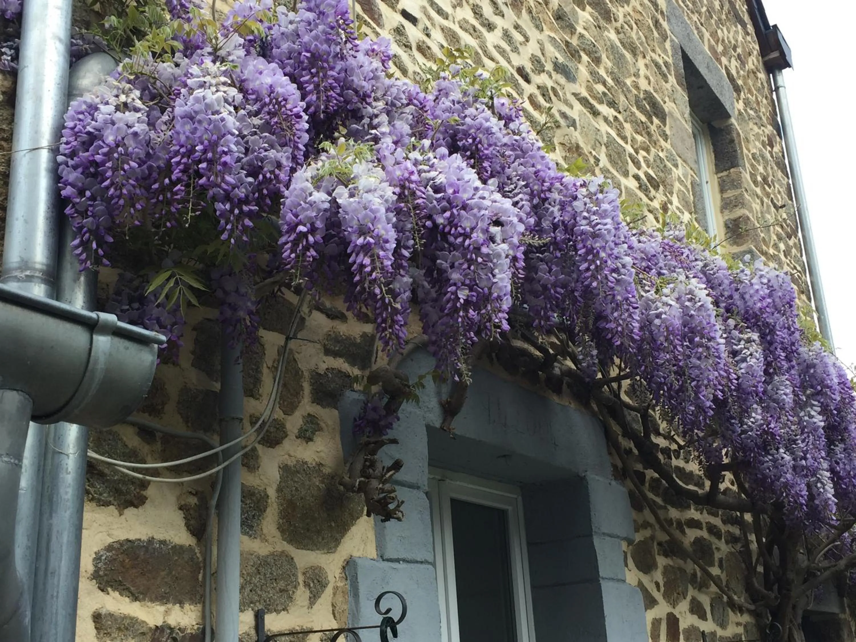 Property building in Au Bon Accueil