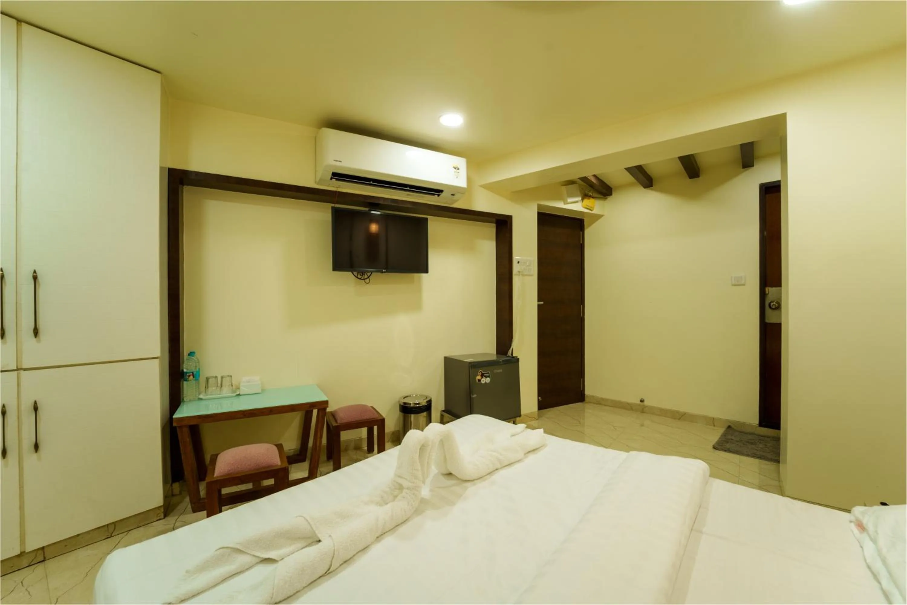 Bed in La Hotel Metro near BKC