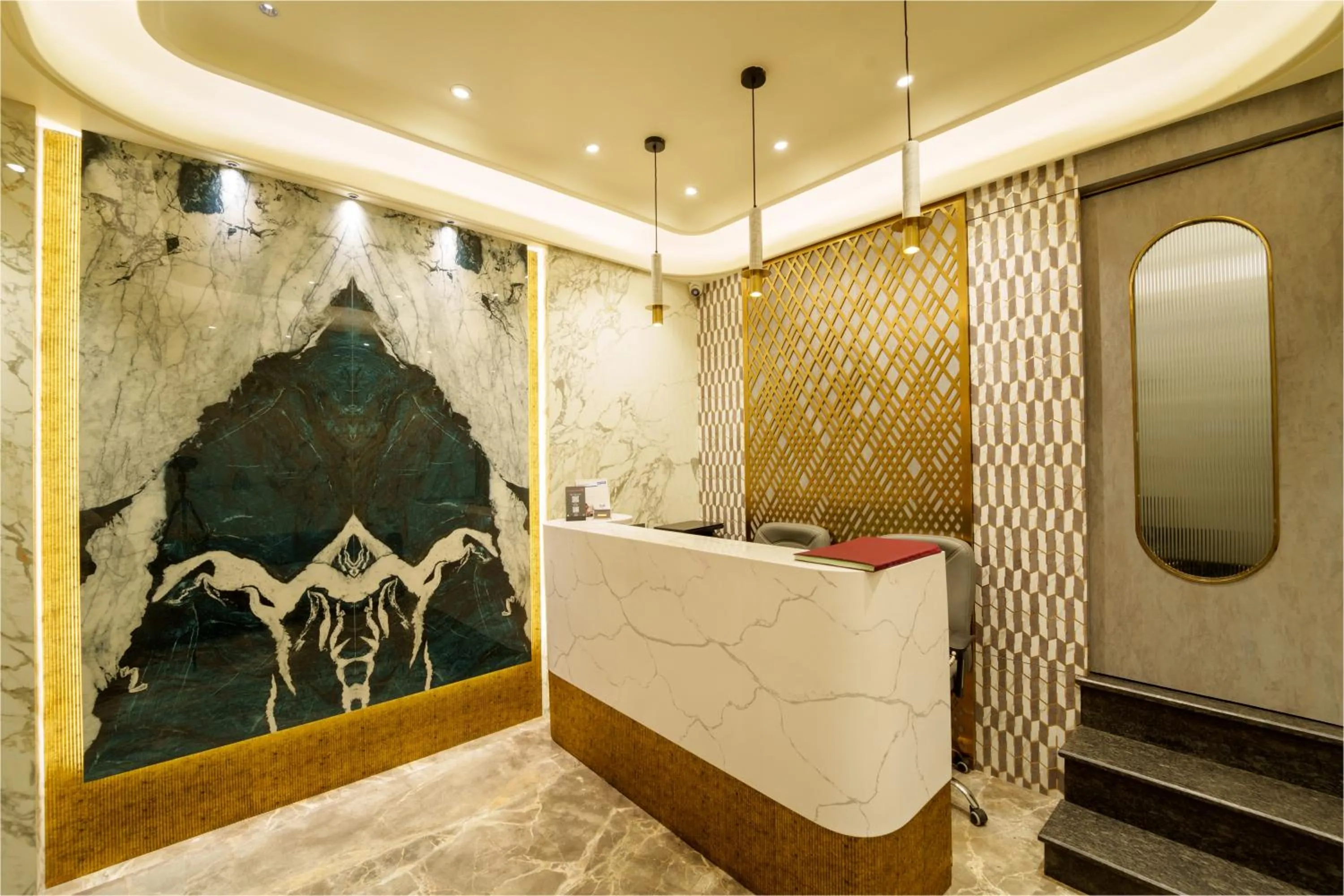 La Hotel Metro near BKC