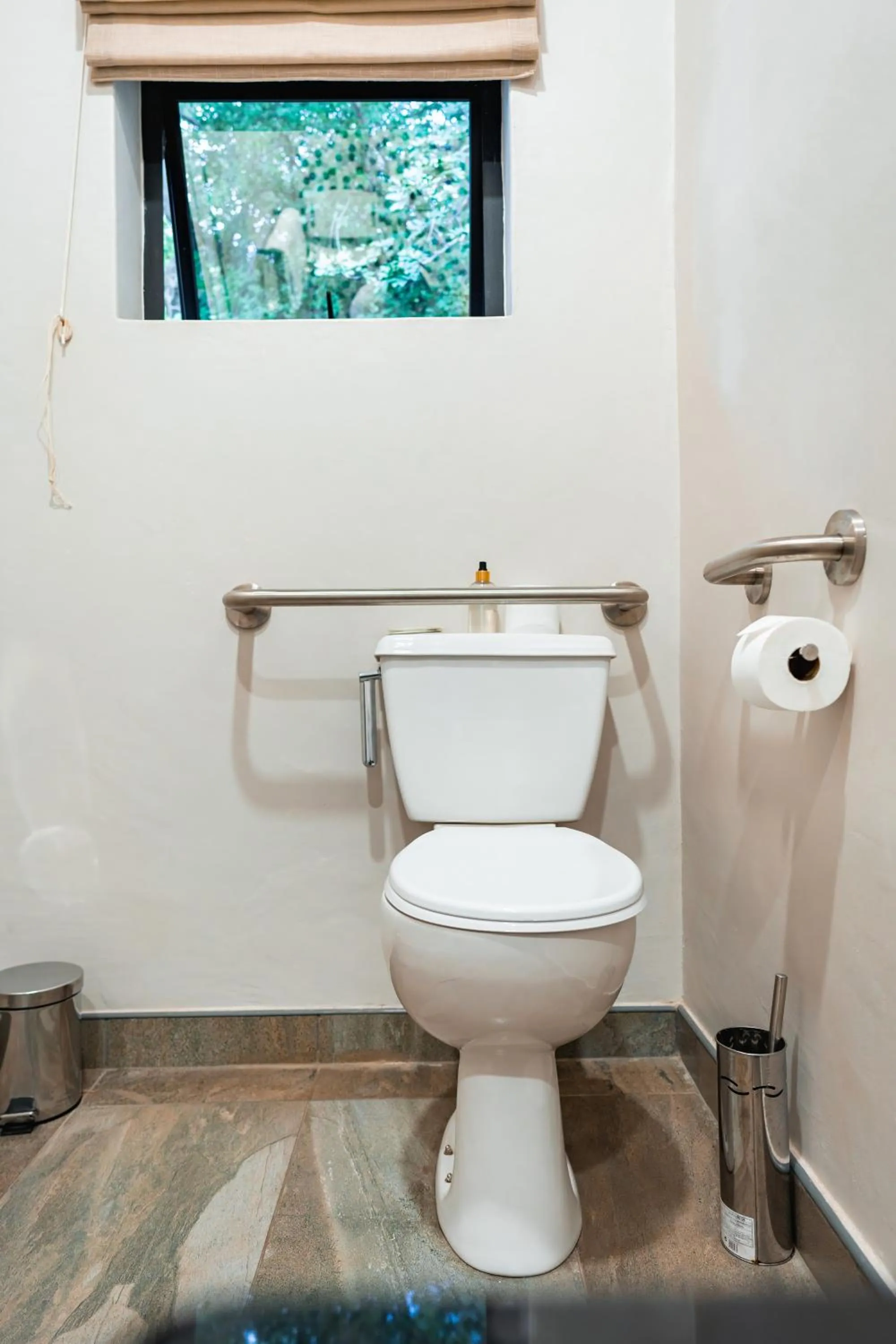 Toilet in Nkosi Guest Lodge