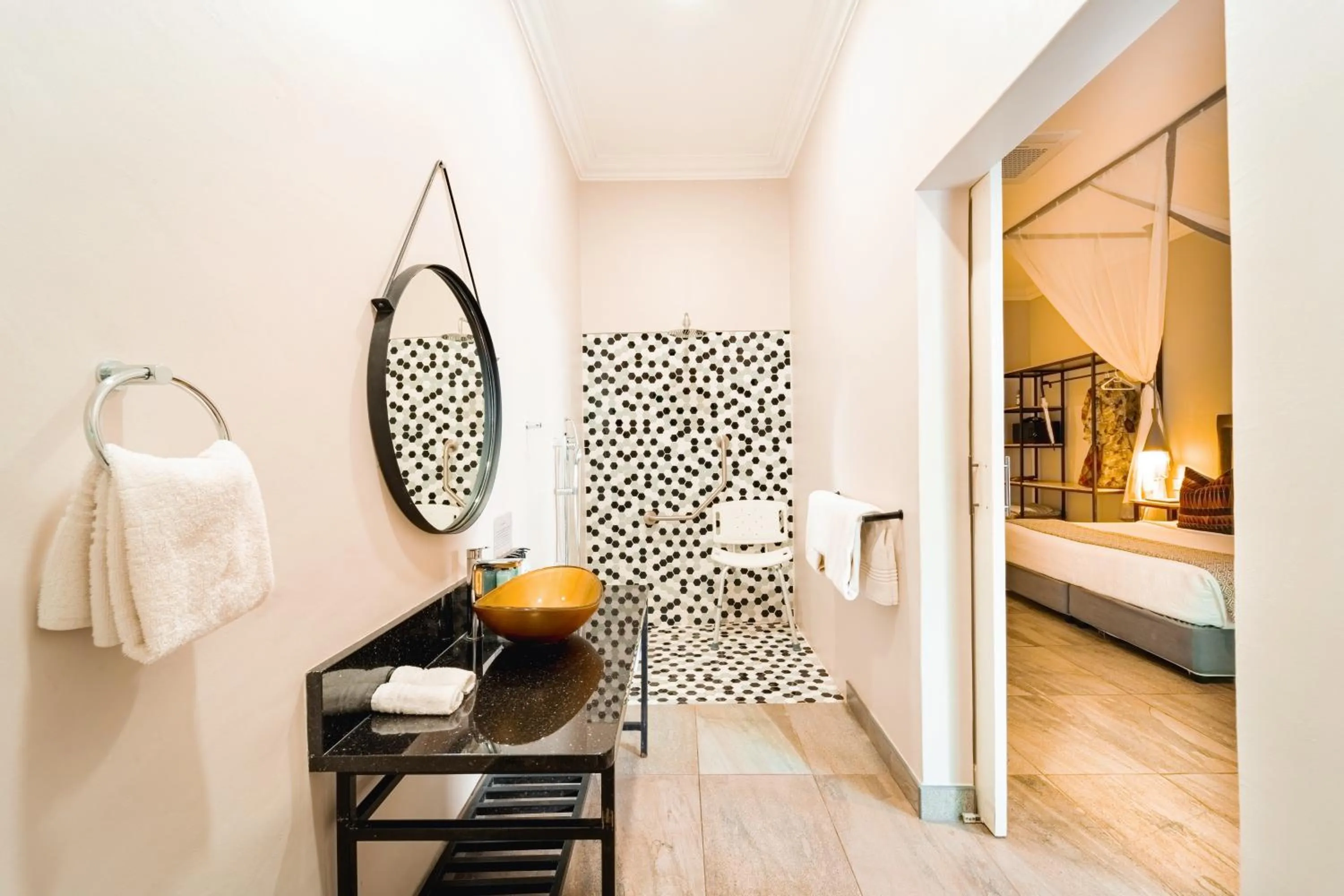 Bathroom, Bed in Nkosi Guest Lodge