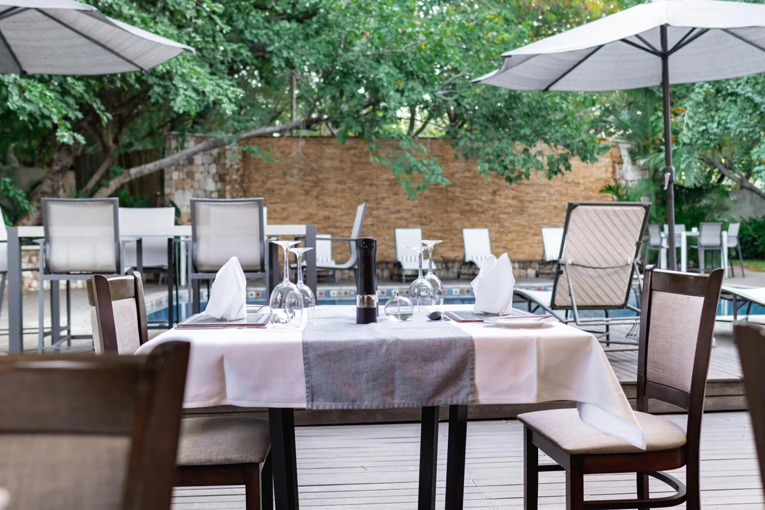 Restaurant/places to eat in Nkosi Guest Lodge