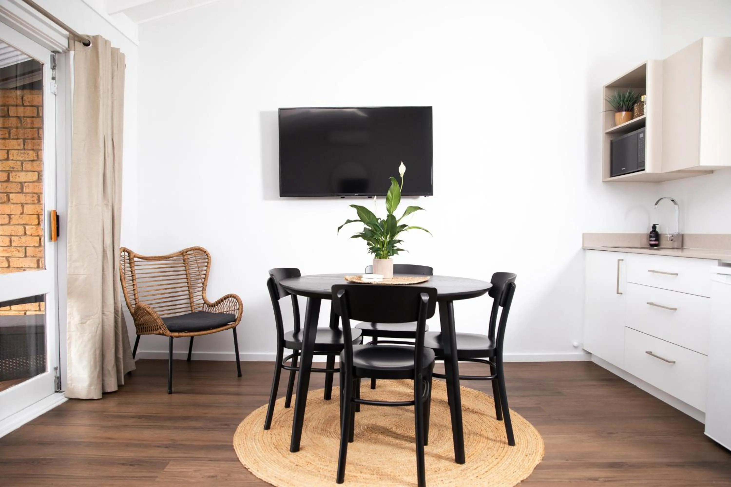 Kitchen or kitchenette in Pokolbin Farm Stay