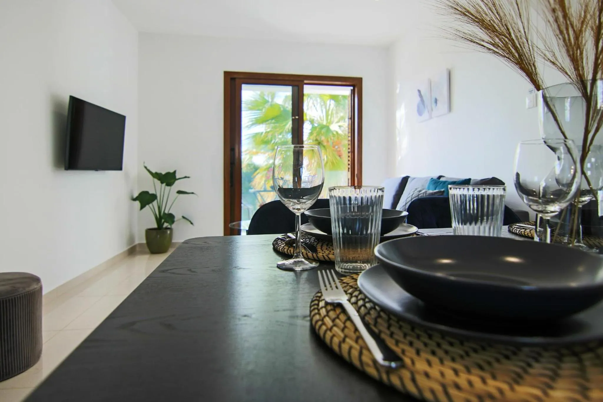Dining area in Phaedrus Living: Seaside Flat Constantinos 113