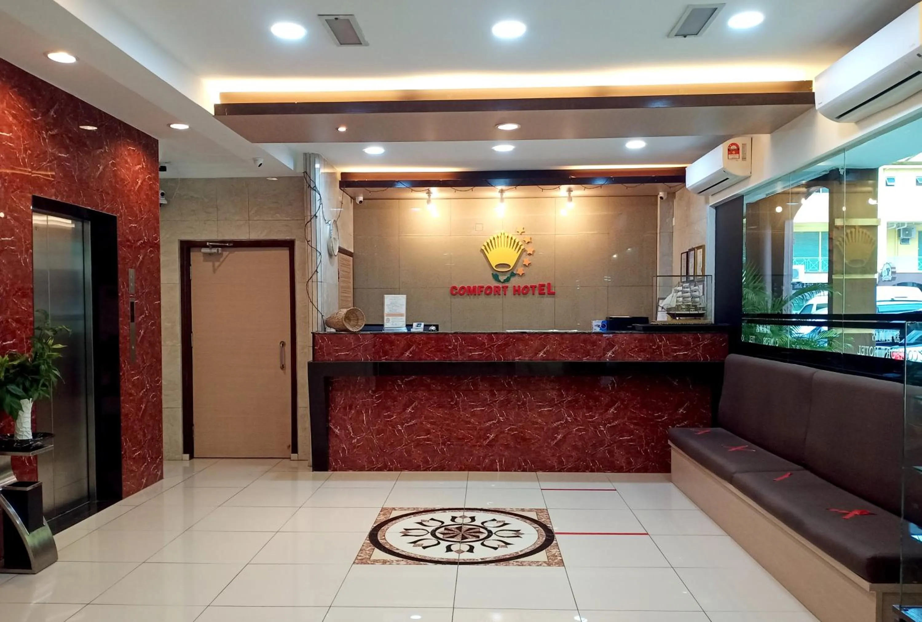 Lobby or reception in Comfort Hotel