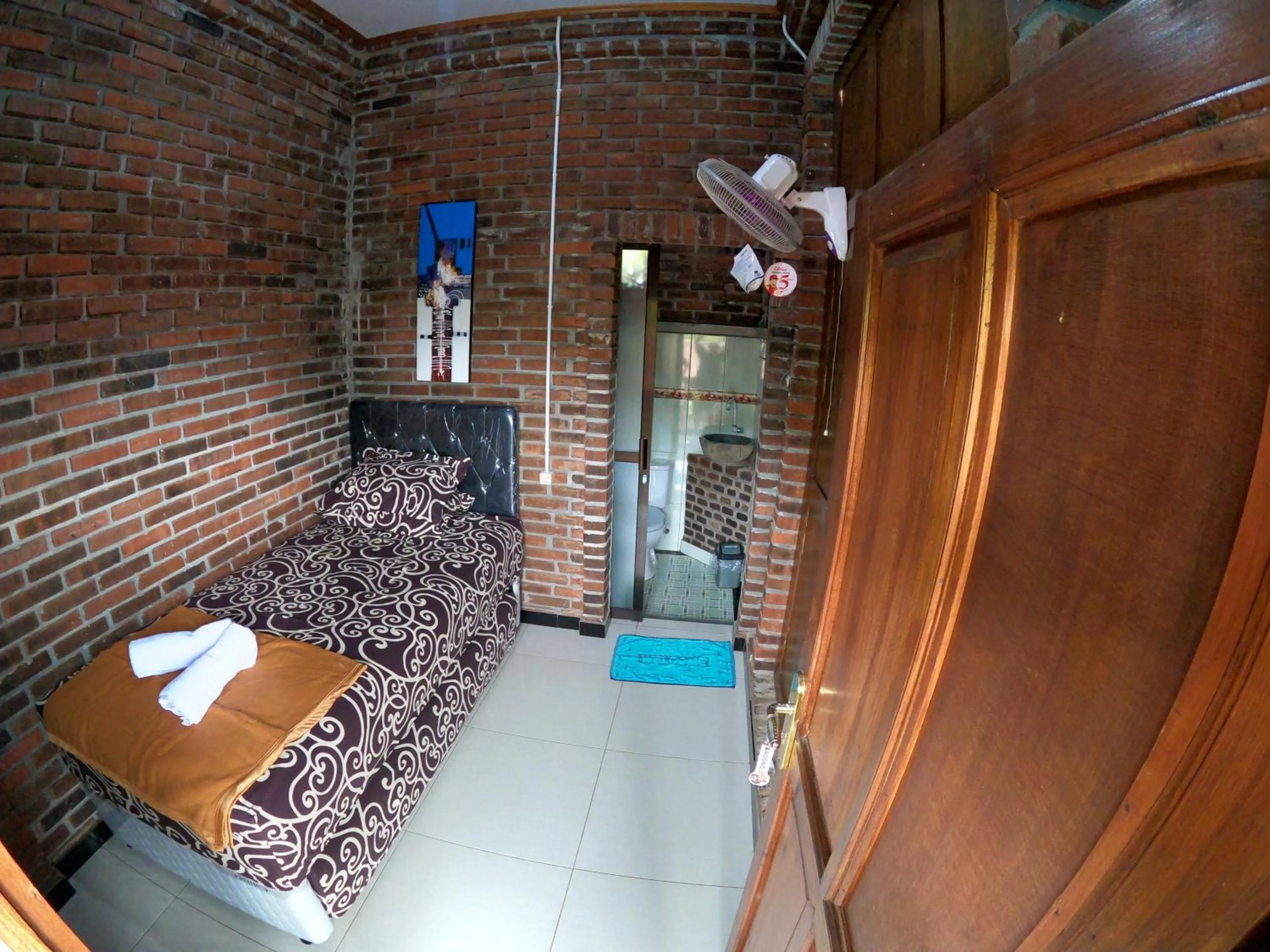 Photo of the whole room, Bed in Wisma Pancoeran