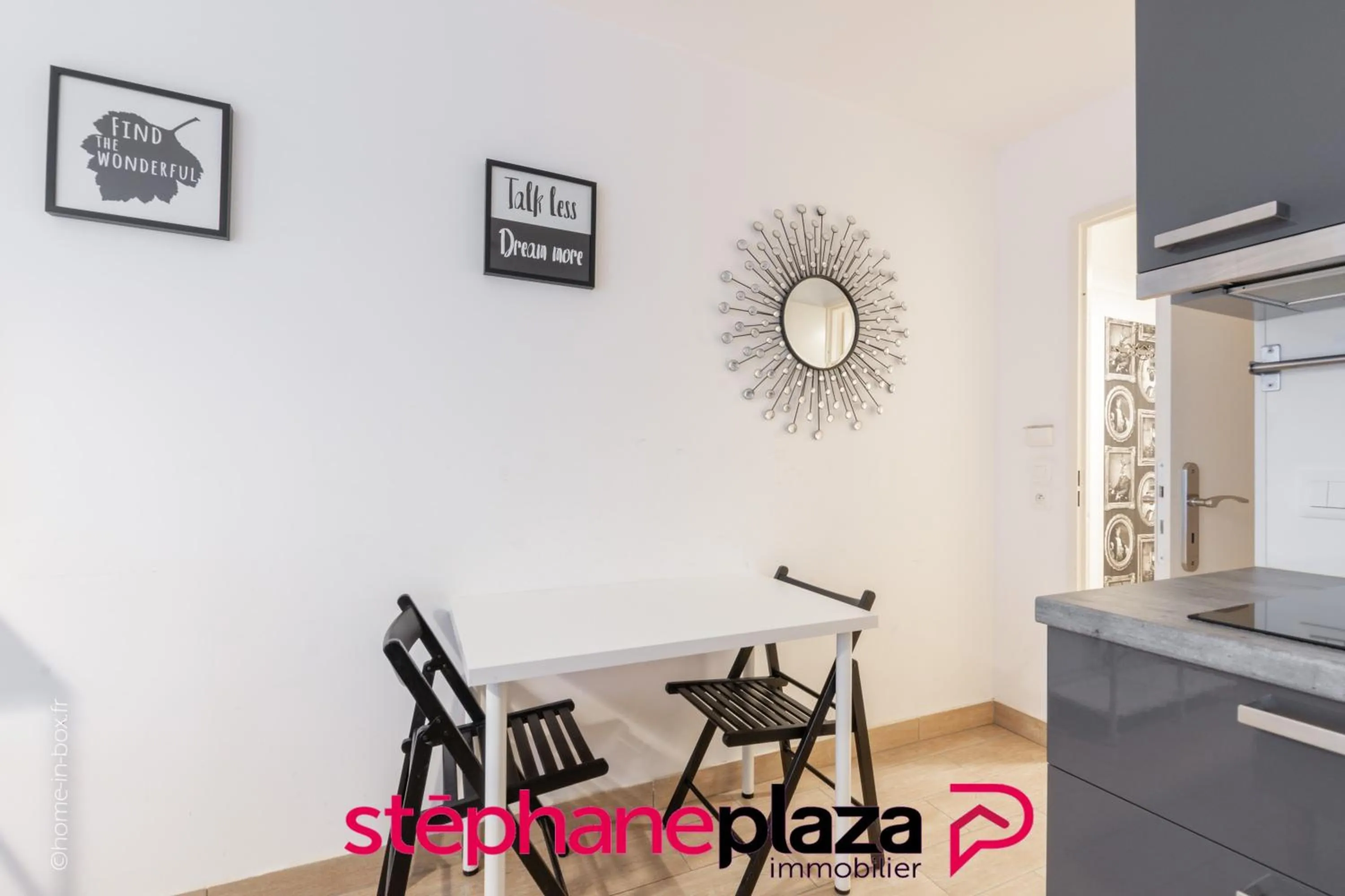 Dining area in Plaza Scandinaves 05