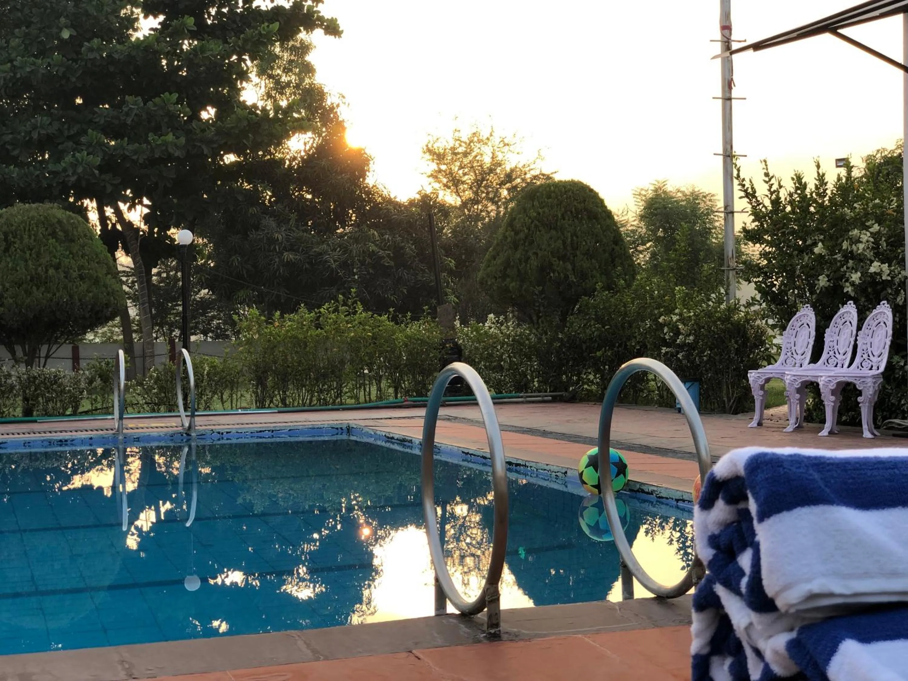 Swimming pool in VITS Kamats Resort, Silvassa