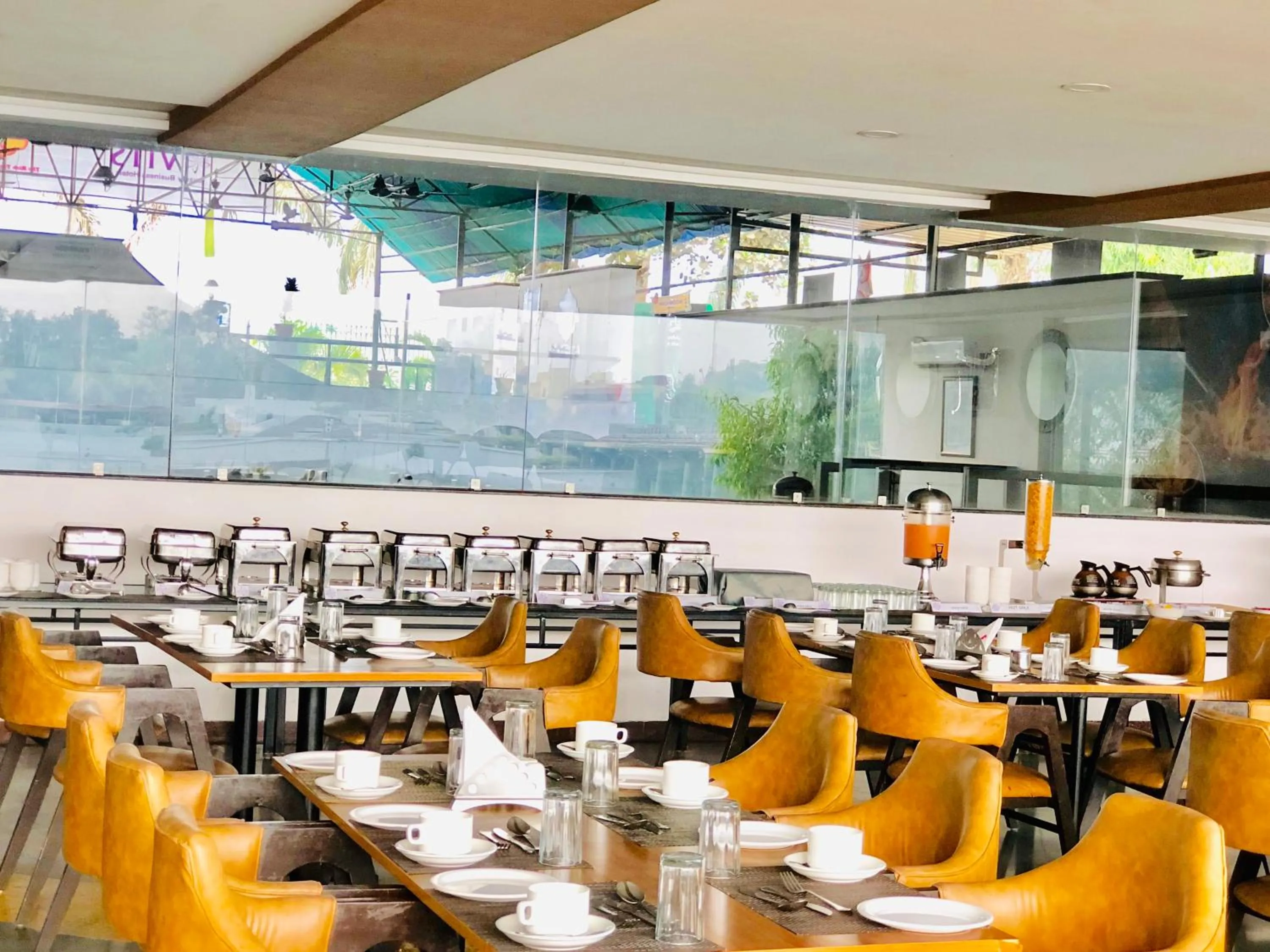 Restaurant/places to eat in VITS Kamats Resort, Silvassa