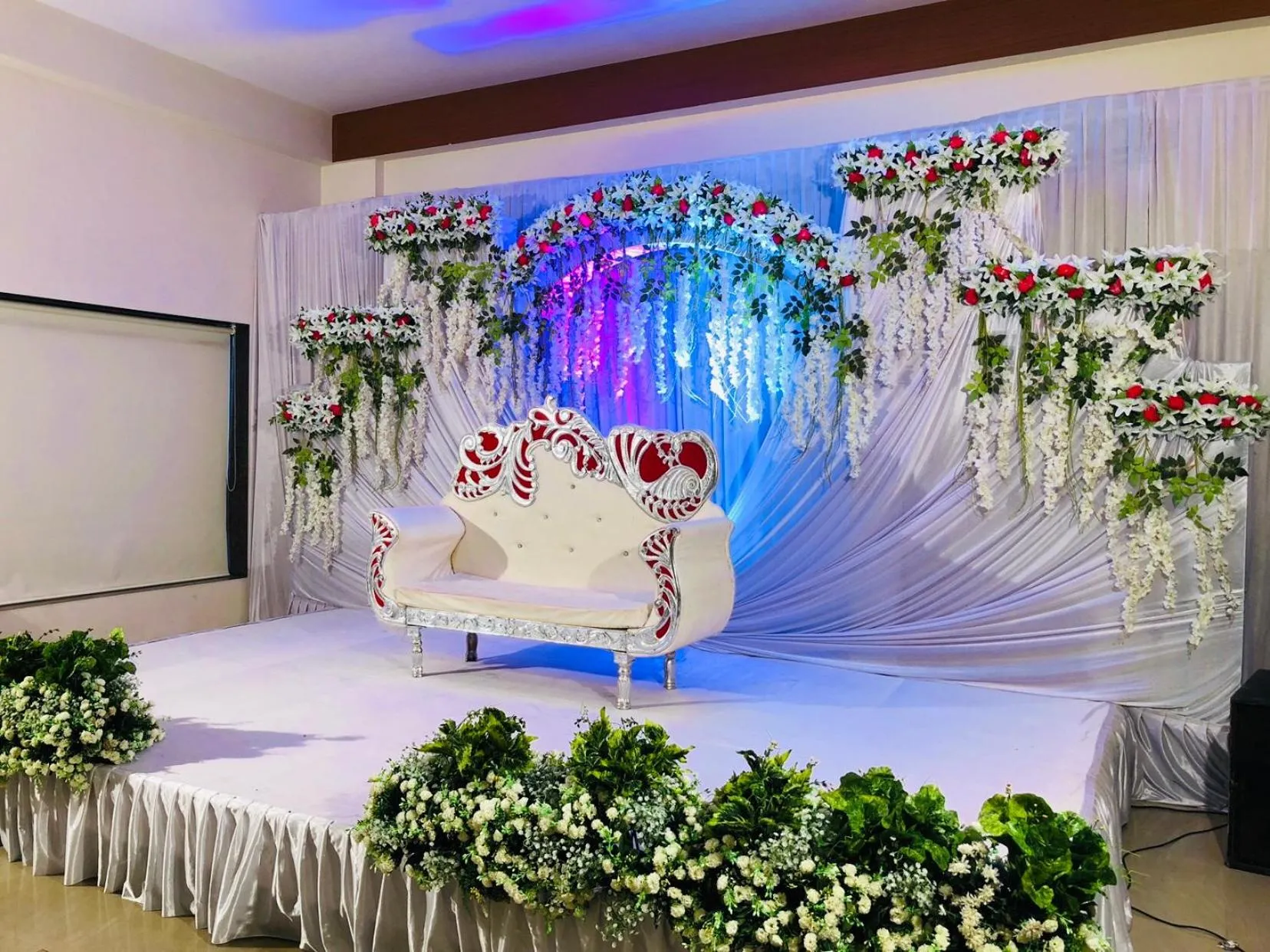 Food and drinks in VITS Kamats Resort, Silvassa