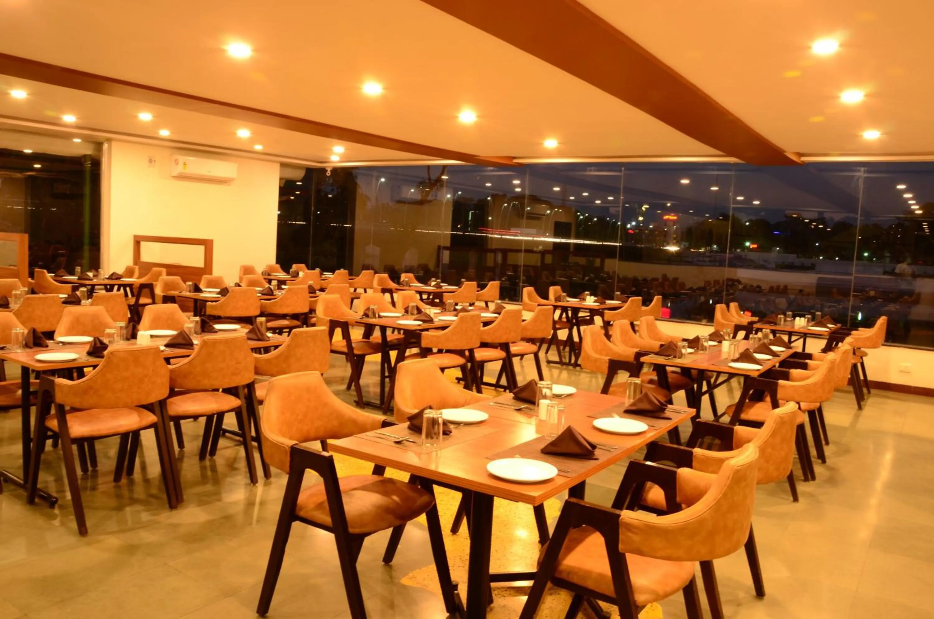 Restaurant/places to eat in VITS Kamats Resort, Silvassa