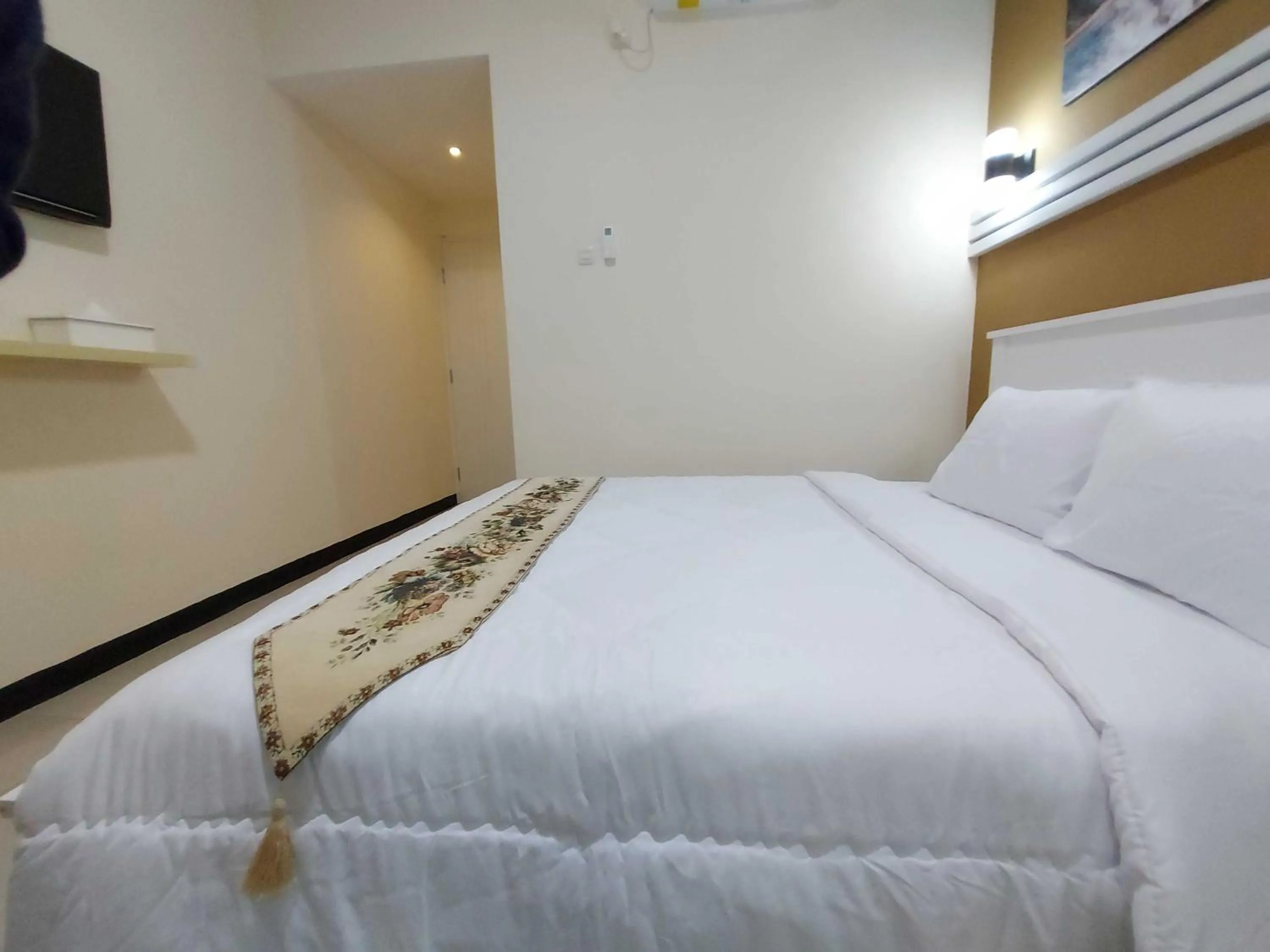 Bed in Rons City Hotel near Simpang Lima Semarang Mitra RedDoorz