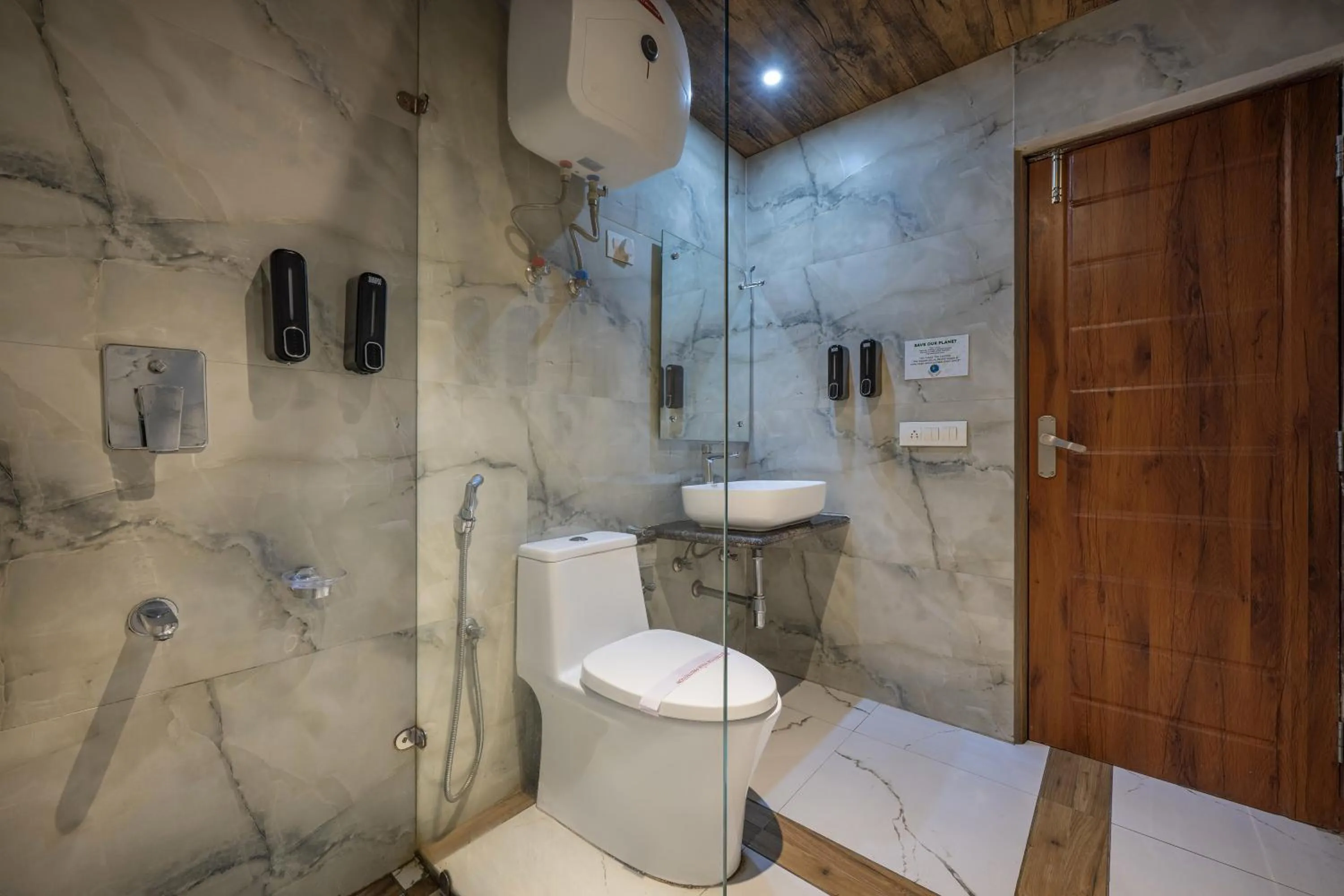 Shower in Echor Himalayan Aurum Manali