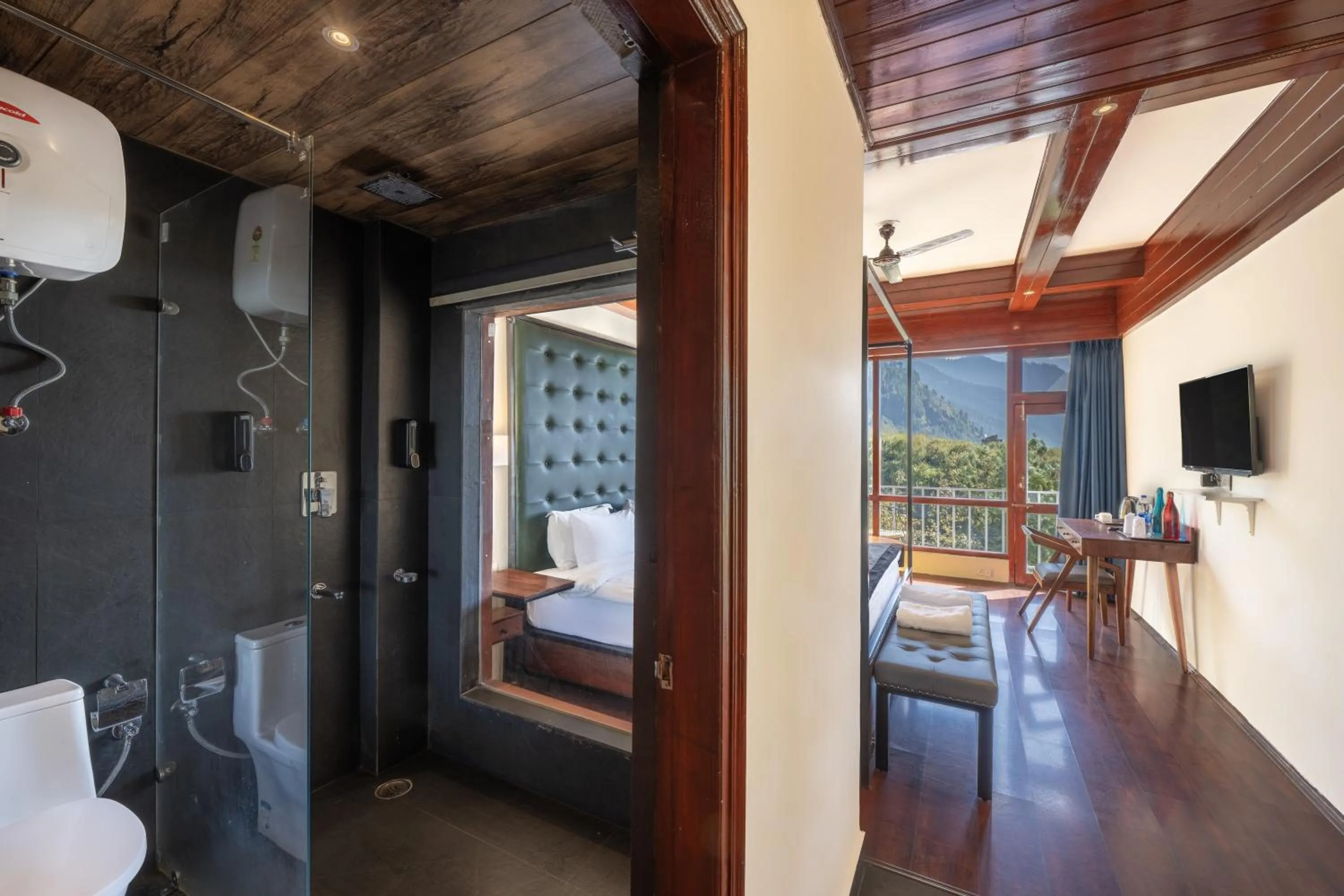 Bed in Echor Himalayan Aurum Manali