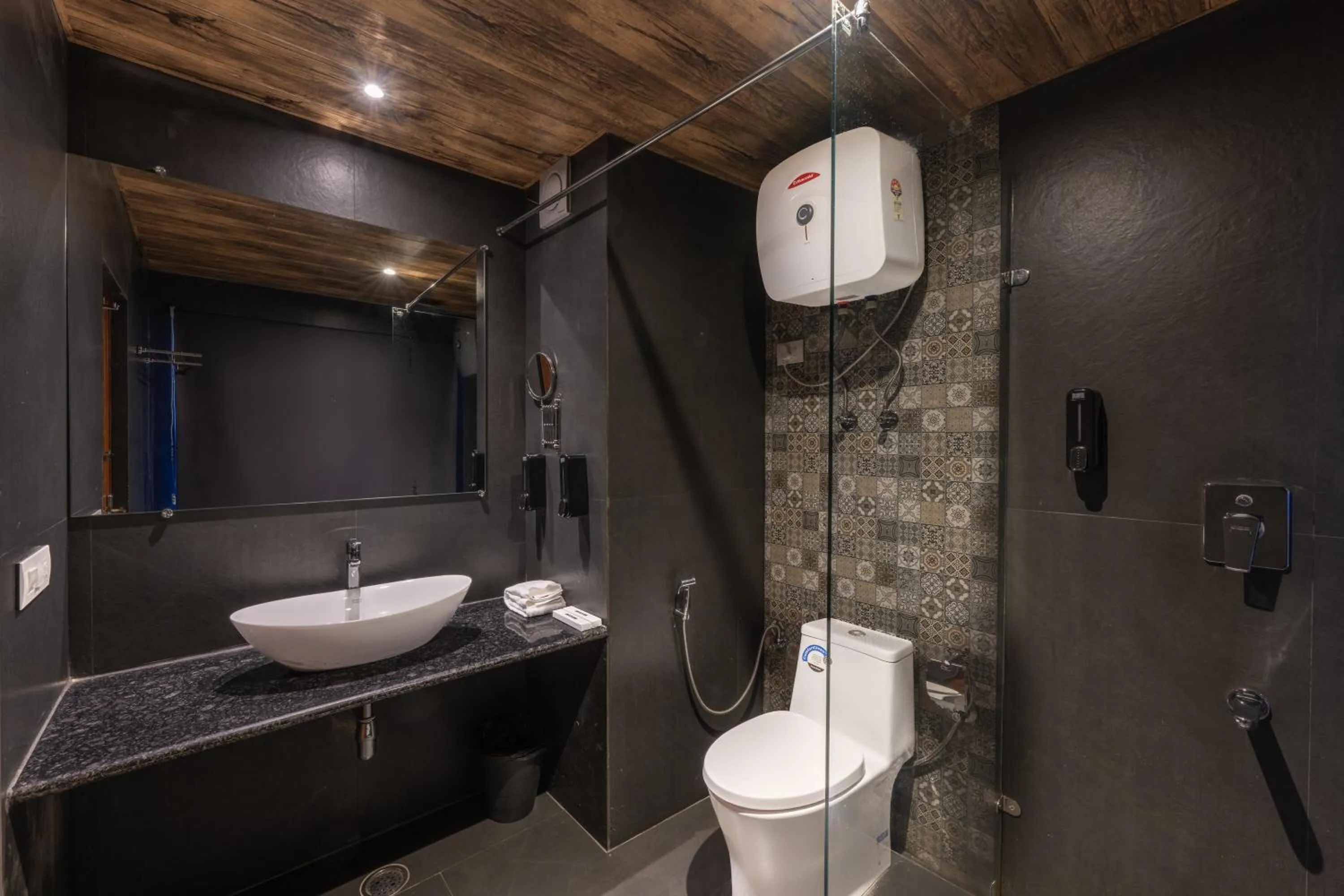 Shower in Echor Himalayan Aurum Manali