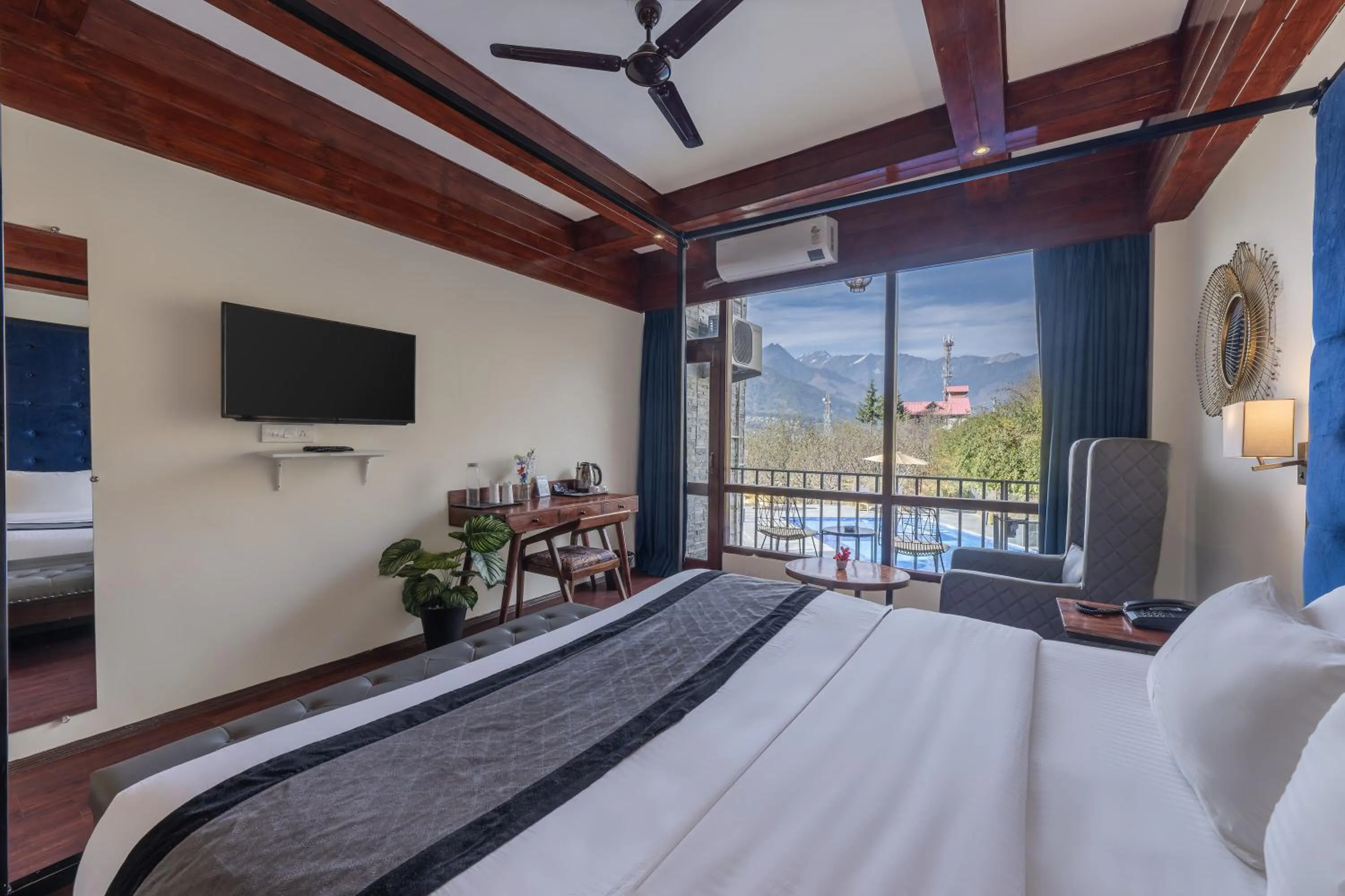 Bed in Echor Himalayan Aurum Manali