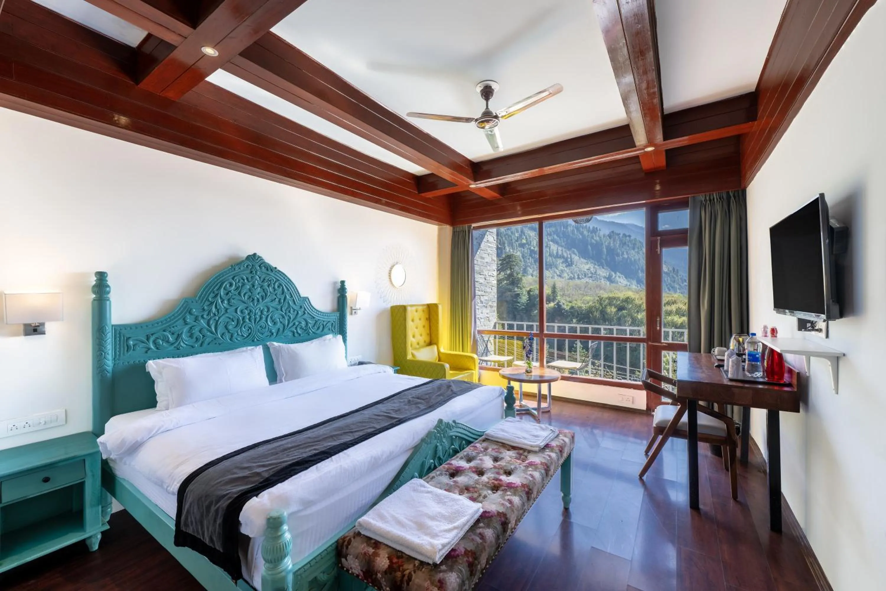 Bed in Echor Himalayan Aurum Manali