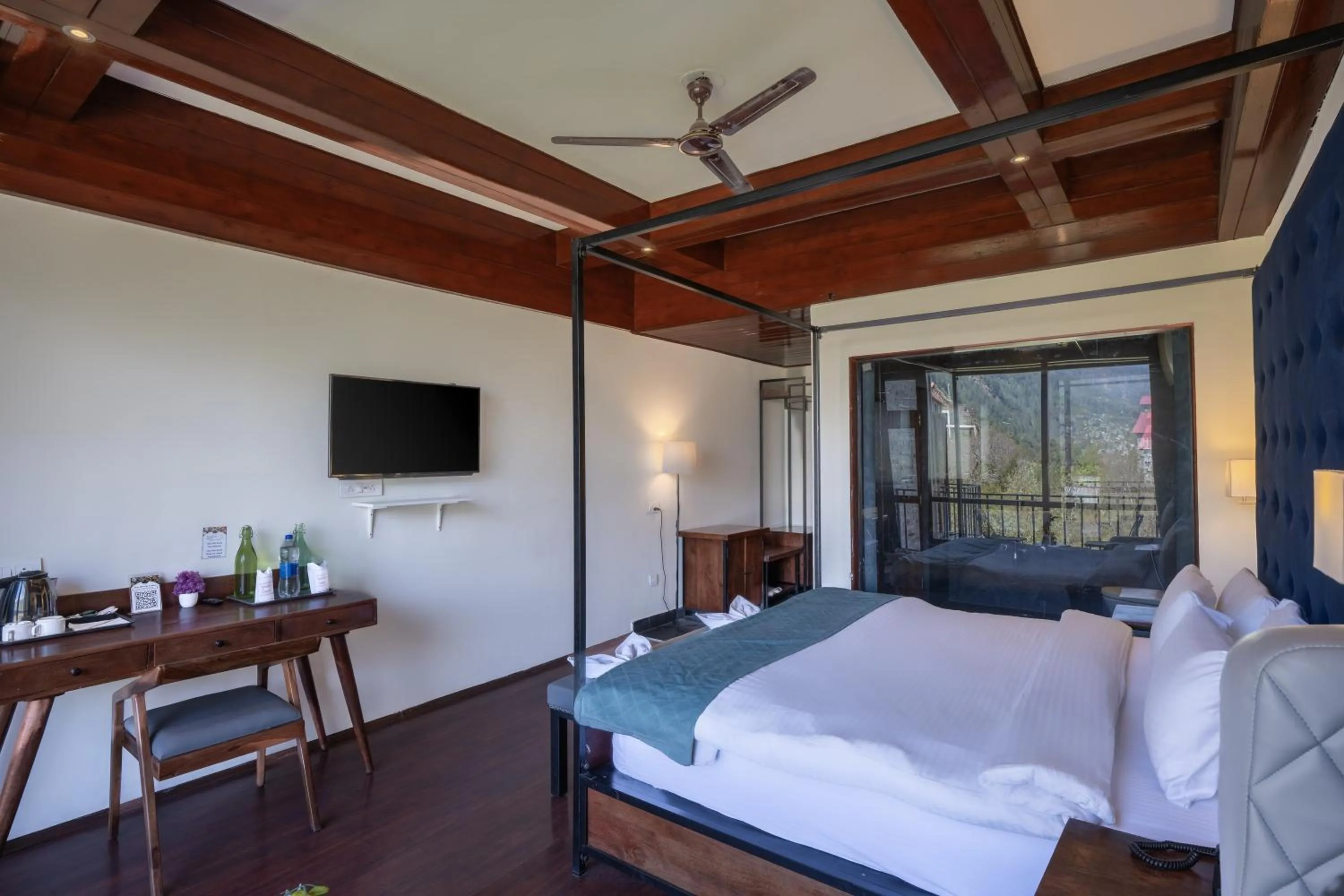 Bed in Echor Himalayan Aurum Manali