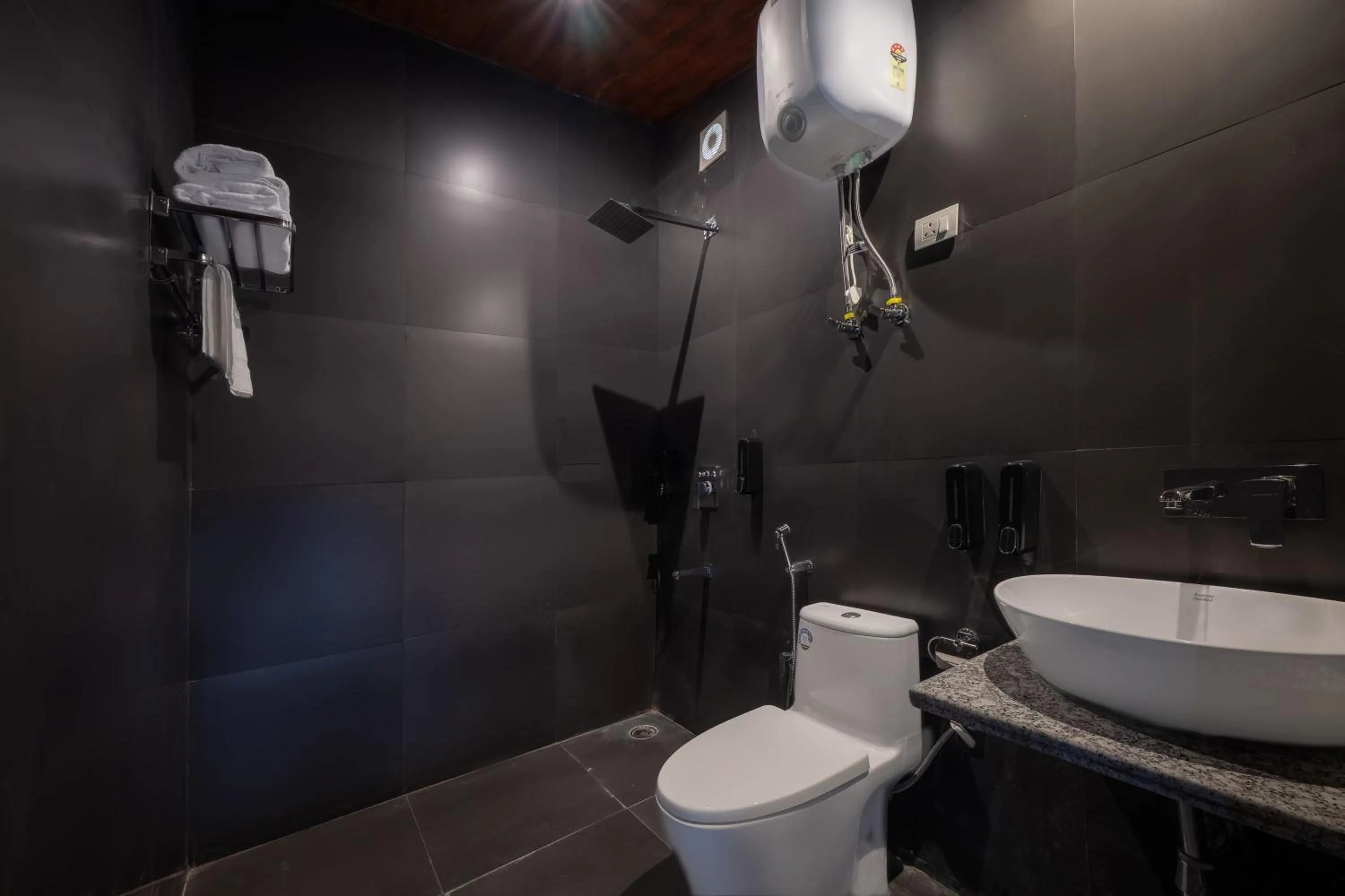 Shower in Echor Himalayan Aurum Manali