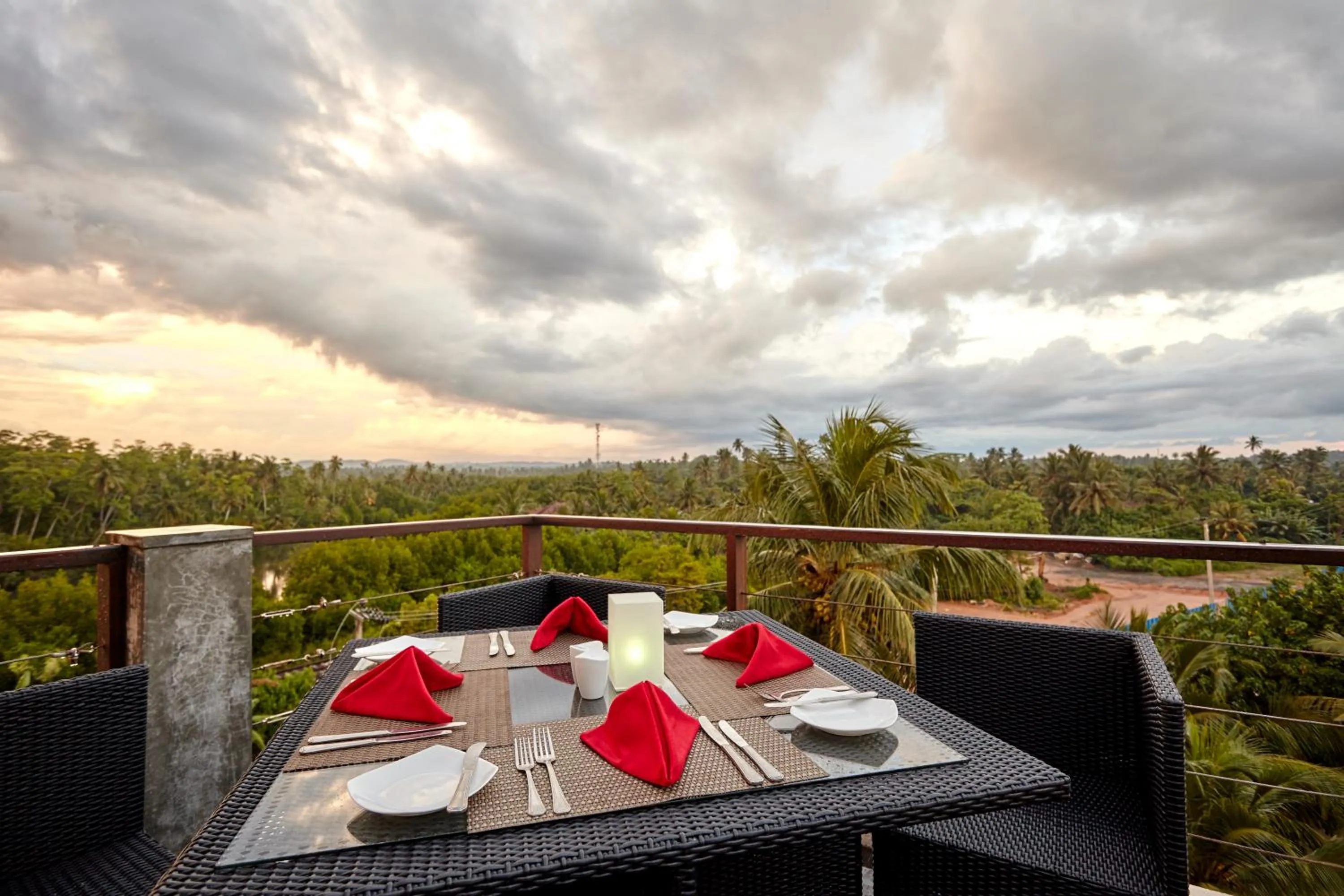 Restaurant/places to eat in Garton's Cape