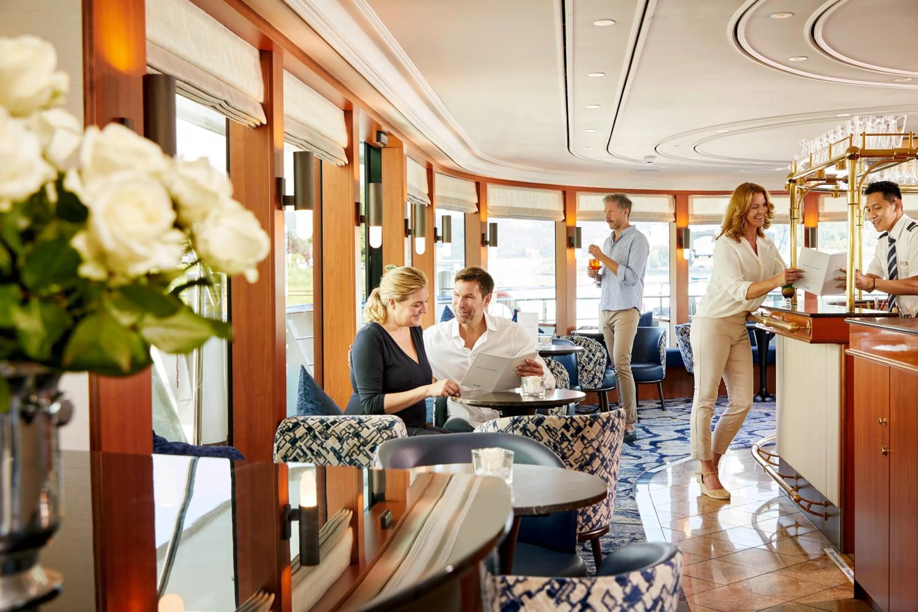 Lounge or bar in VIVA RIVERSIDE 4 Köln