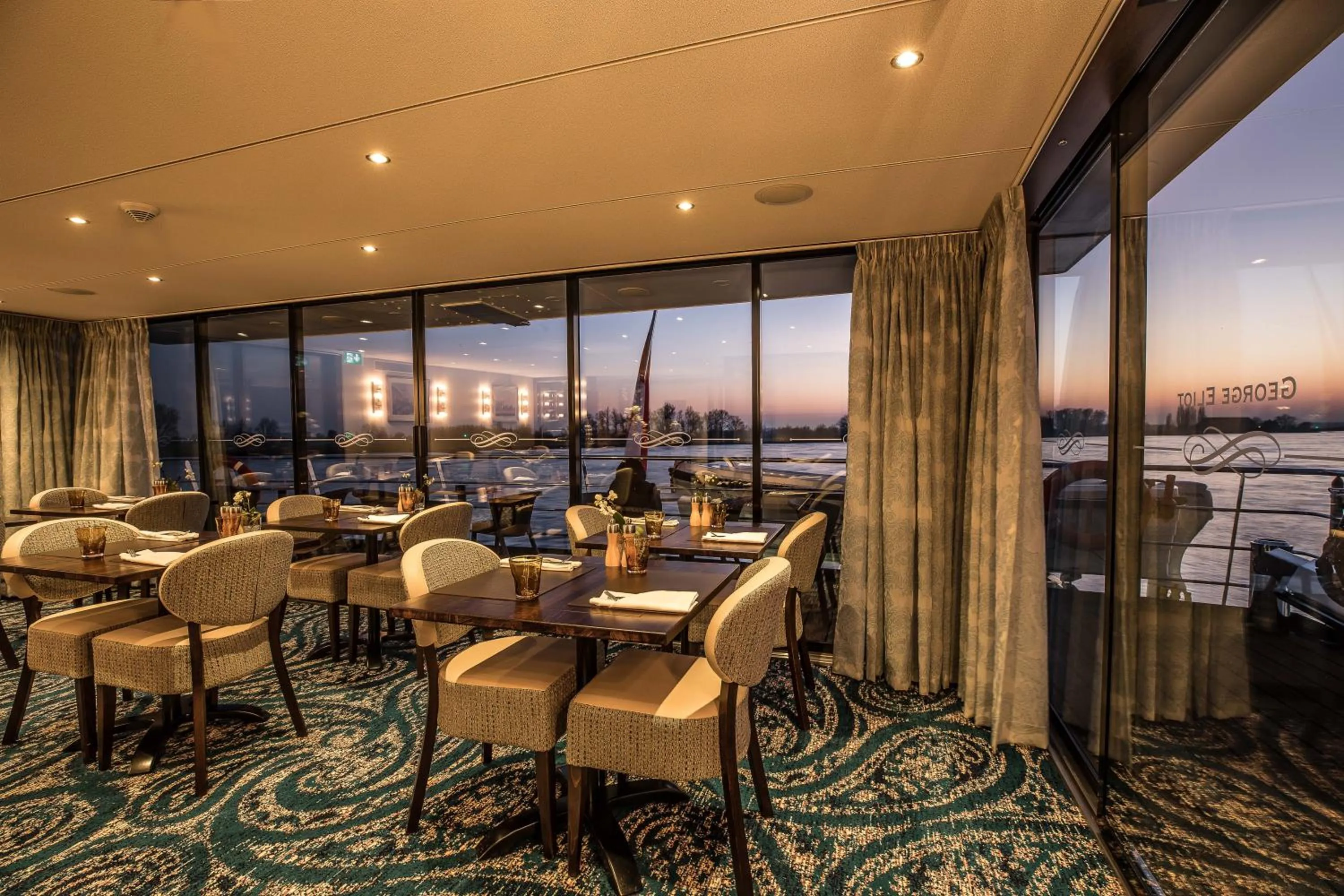 Restaurant/places to eat in VIVA RIVERSIDE 4 Köln