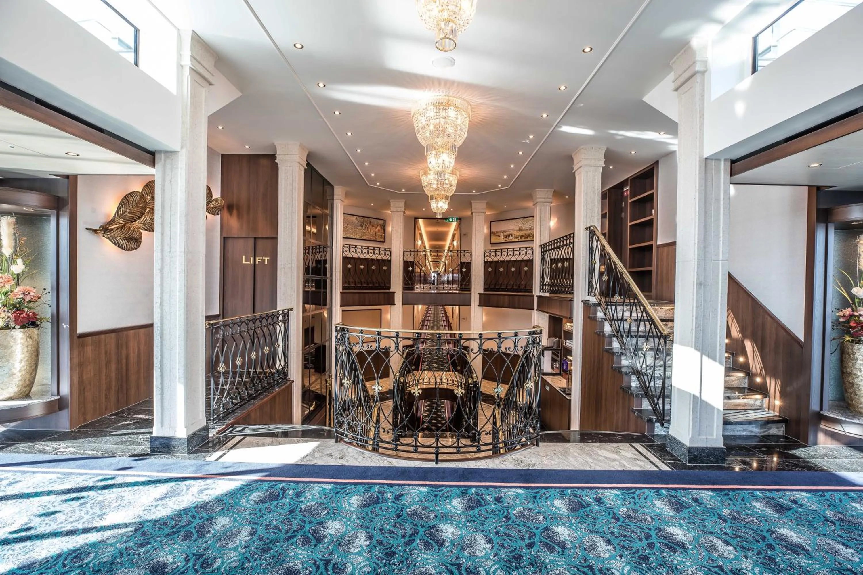 Lobby or reception in VIVA RIVERSIDE 4 Köln