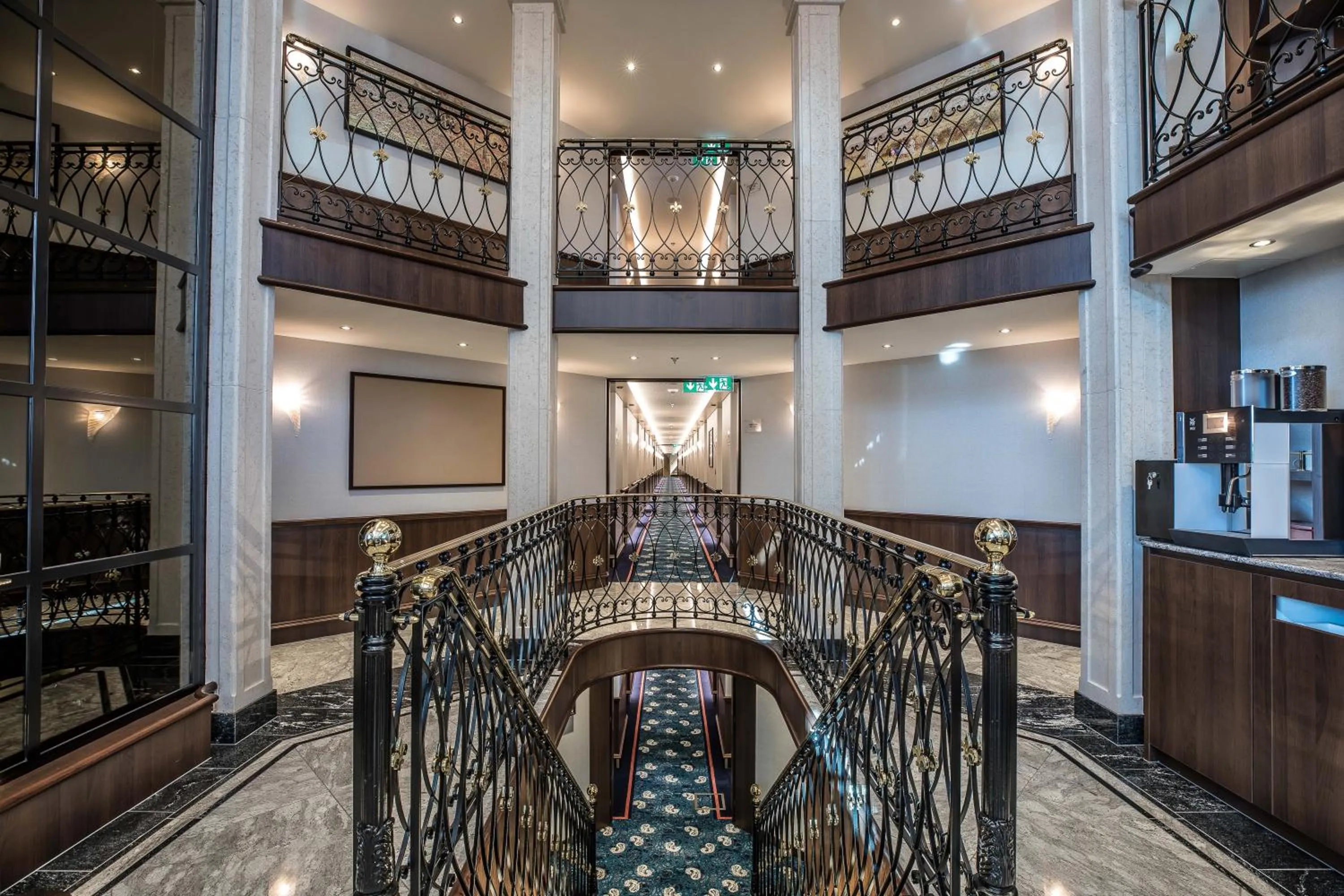 Lobby or reception in VIVA RIVERSIDE 4 Köln