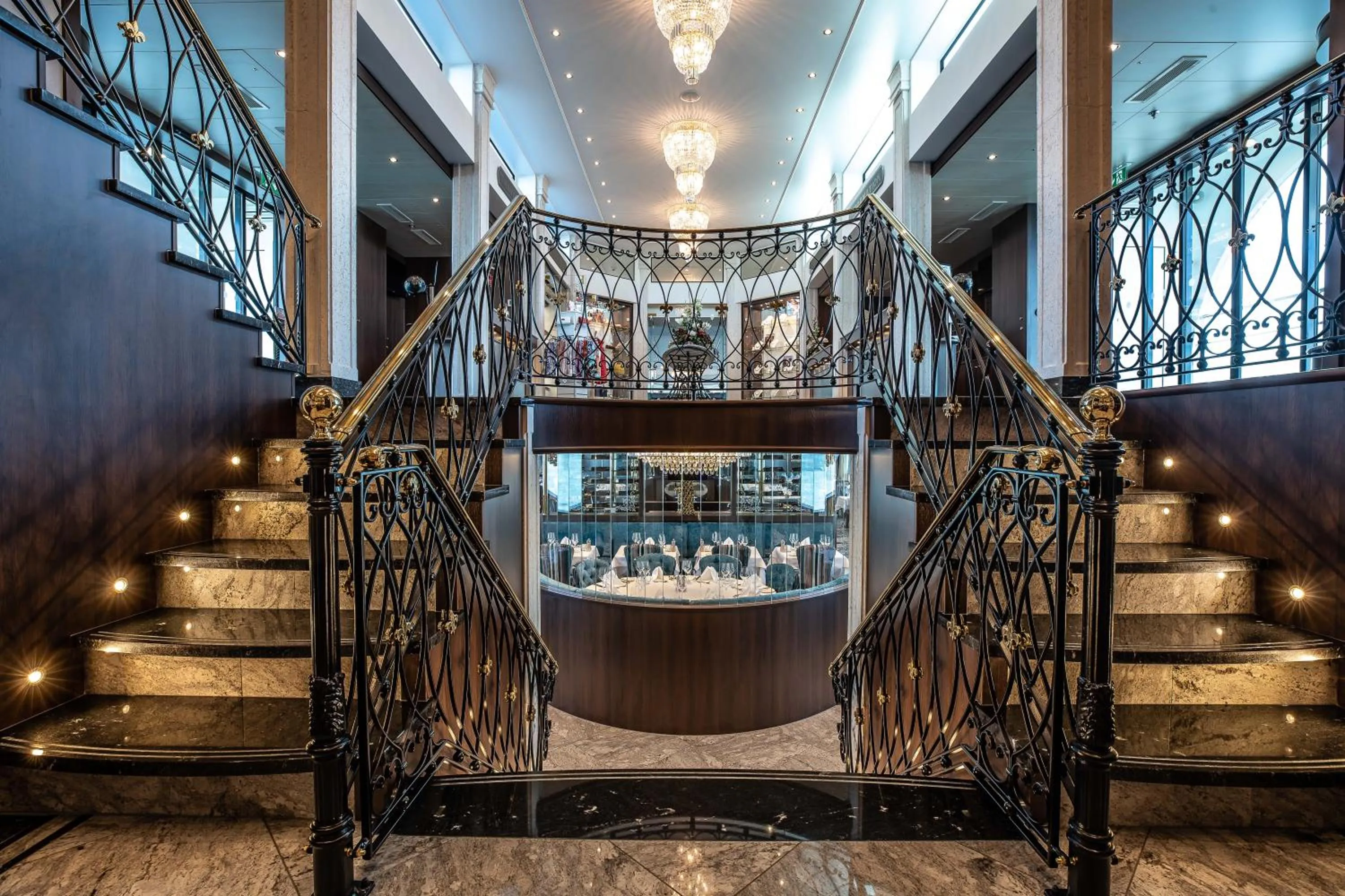 Lobby or reception in VIVA RIVERSIDE 4 Köln