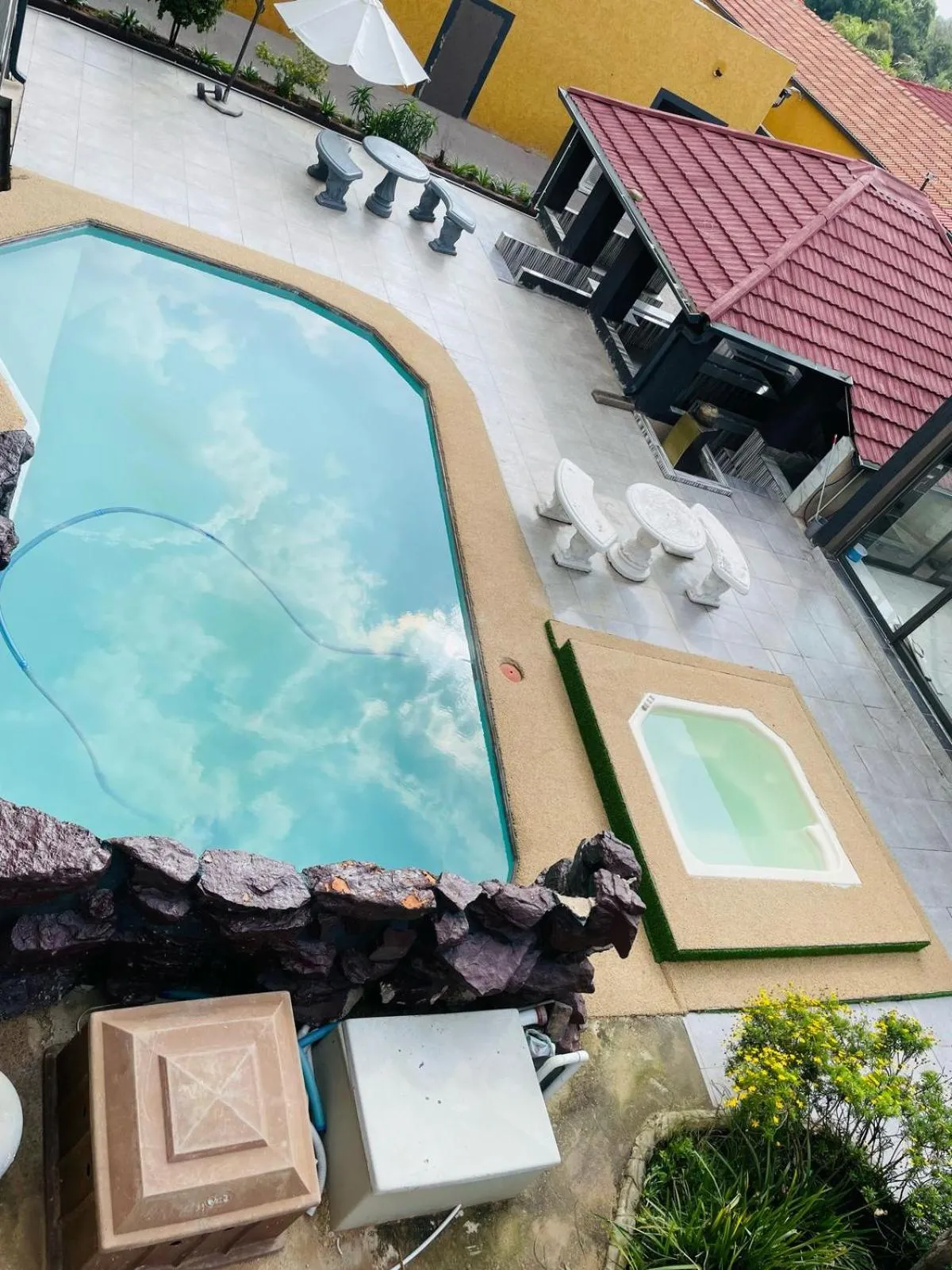 Pool view in National Lodge