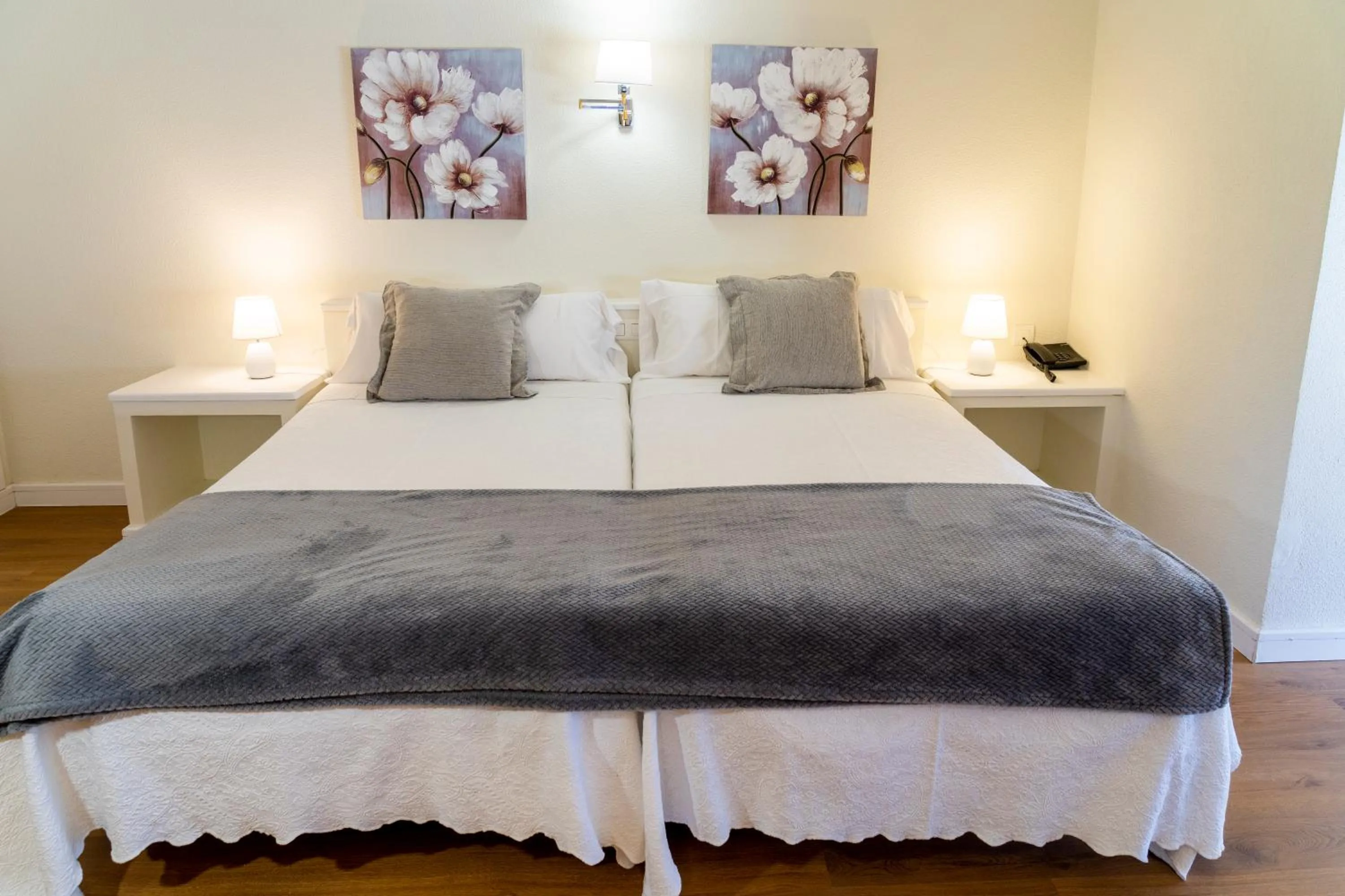 Bed in Hotel La Mota by Punta25 Hotels Group
