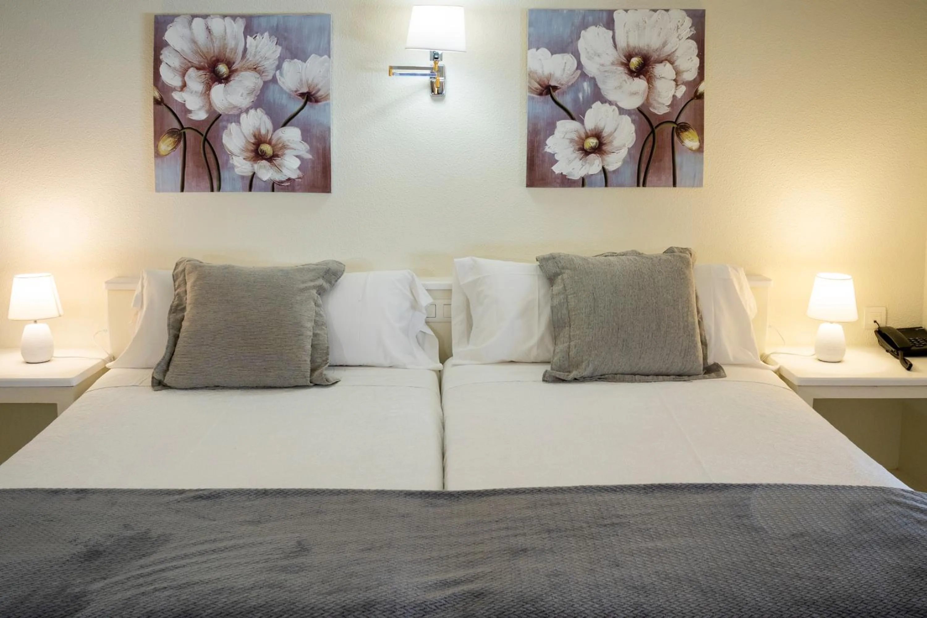 Bed in Hotel La Mota by Punta25 Hotels Group