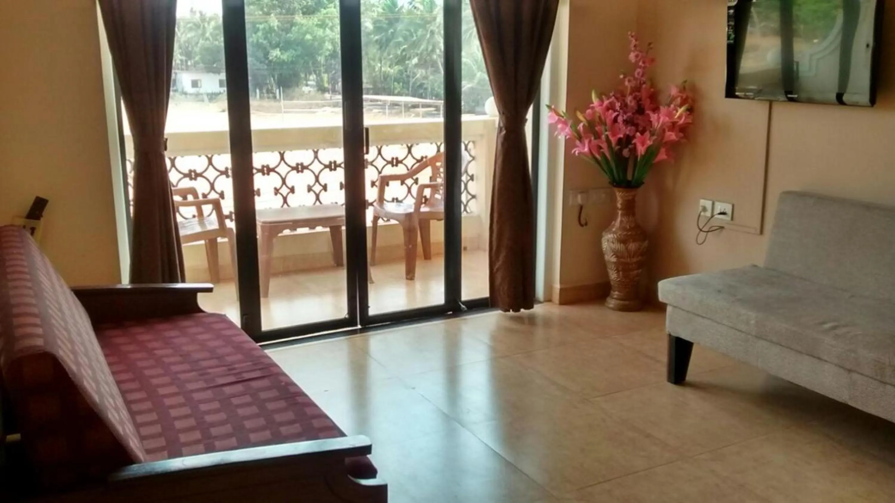 Living room in Ocean Crest Hotel