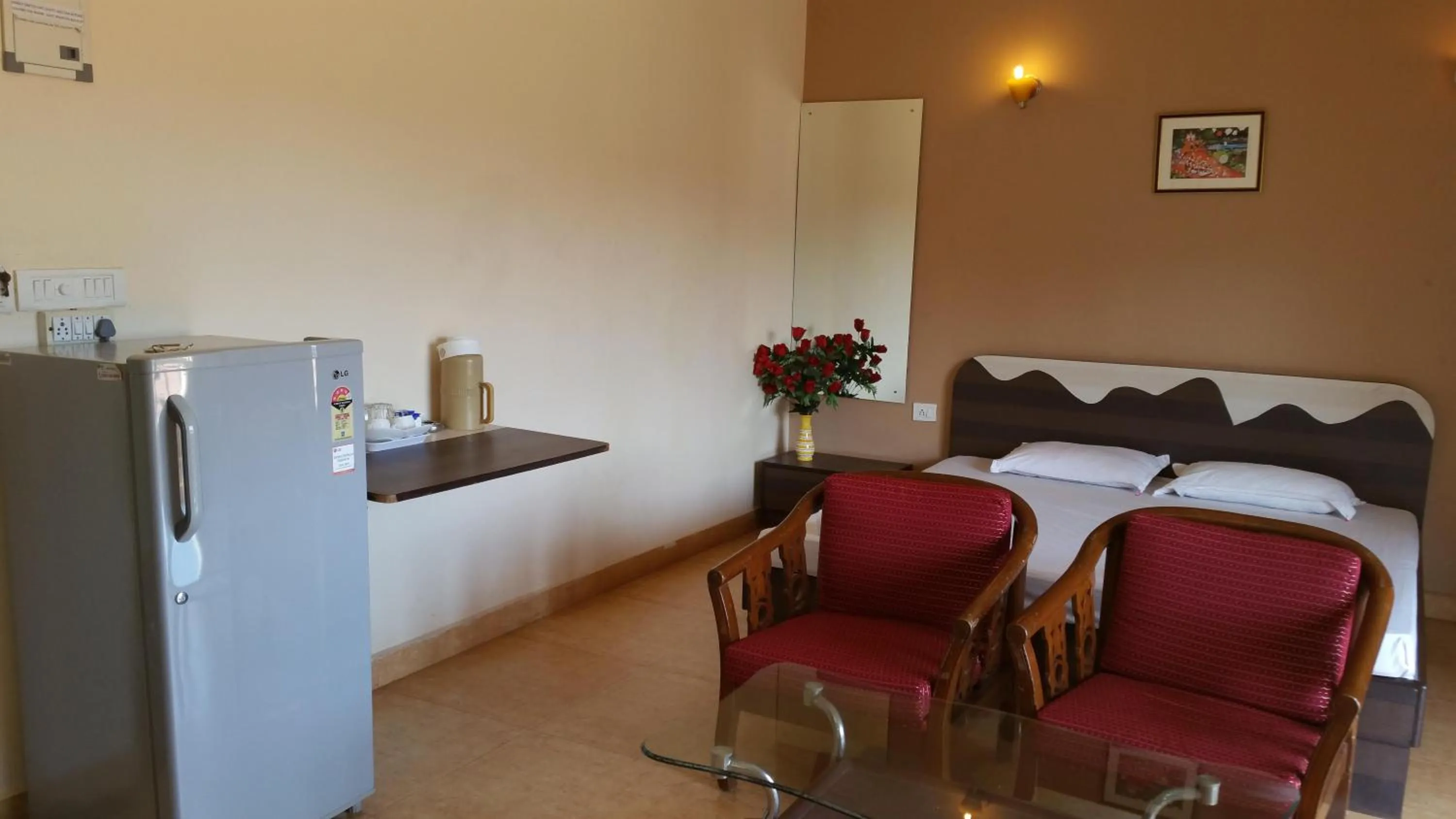 Photo of the whole room, Bed in Ocean Crest Hotel