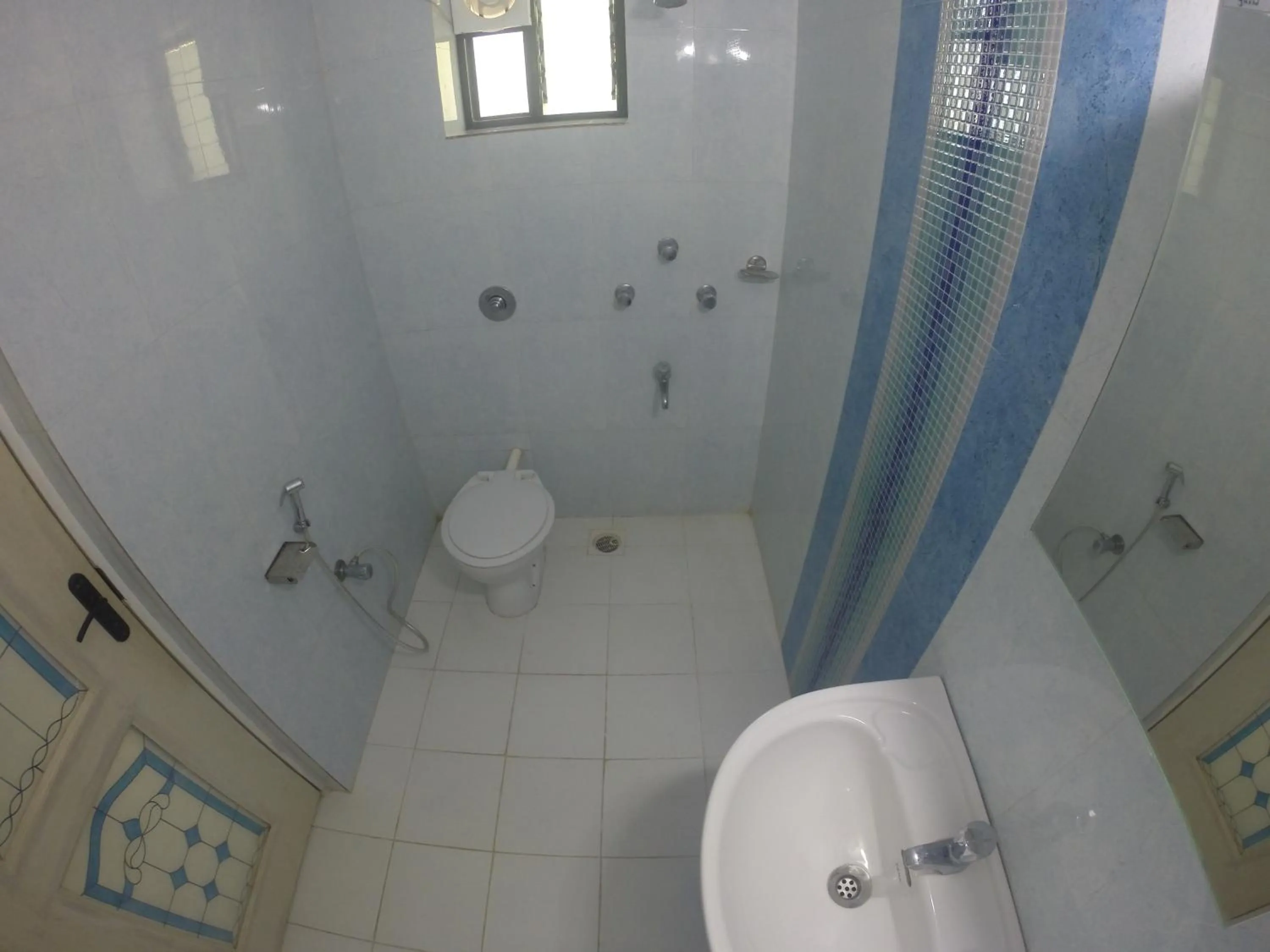 Bathroom in Ocean Crest Hotel