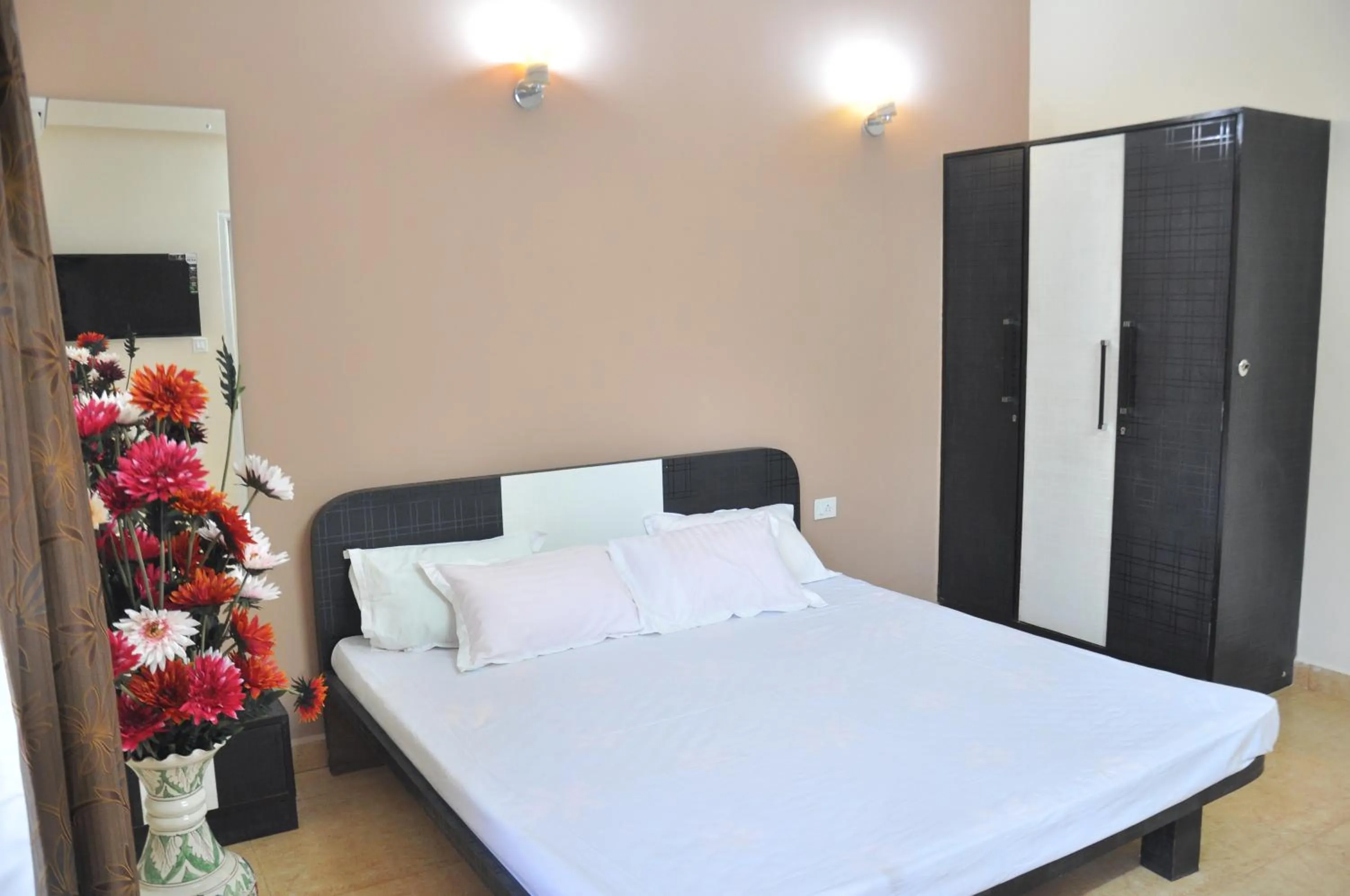 Bed in Ocean Crest Hotel