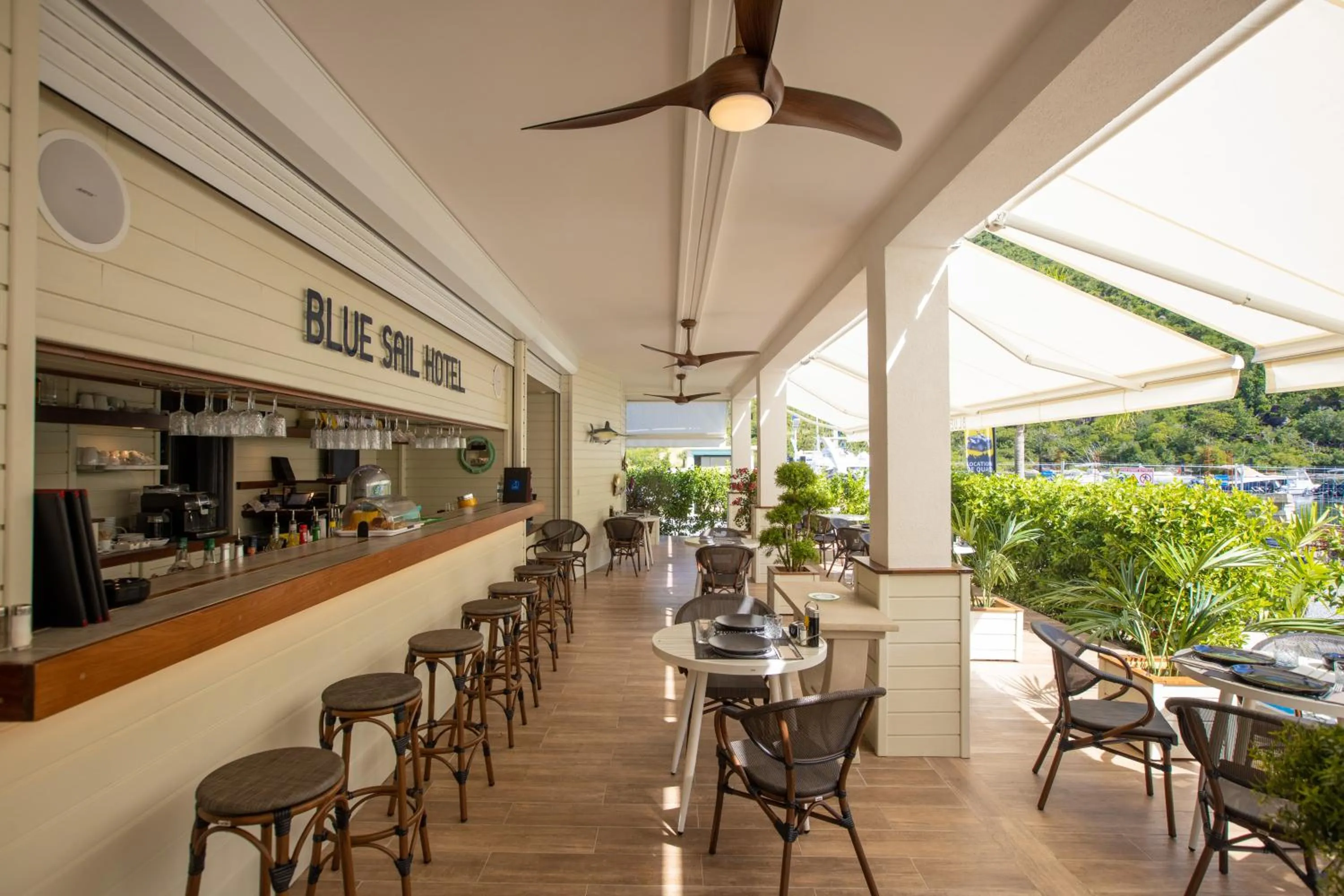 Restaurant/places to eat in Blue Sail Hotel