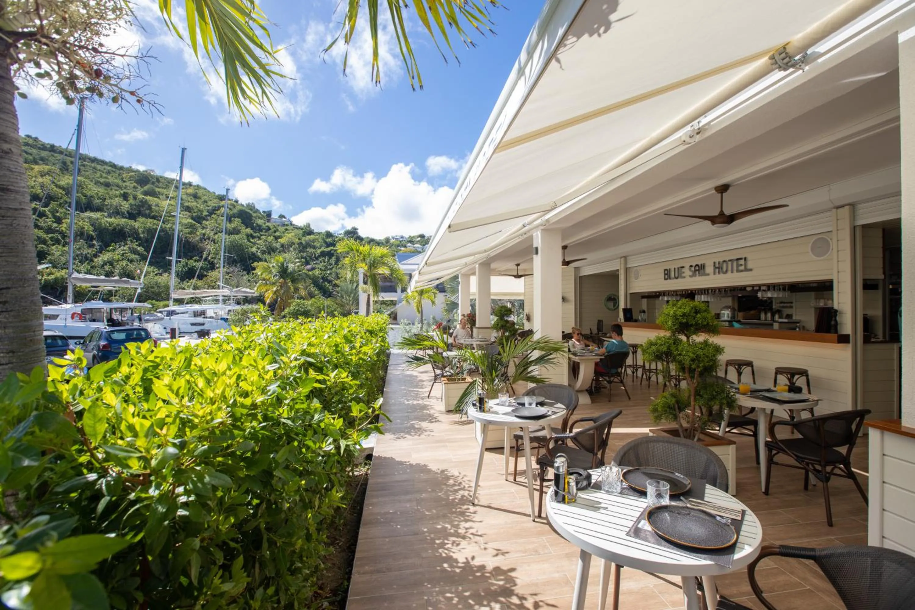 Restaurant/places to eat in Blue Sail Hotel