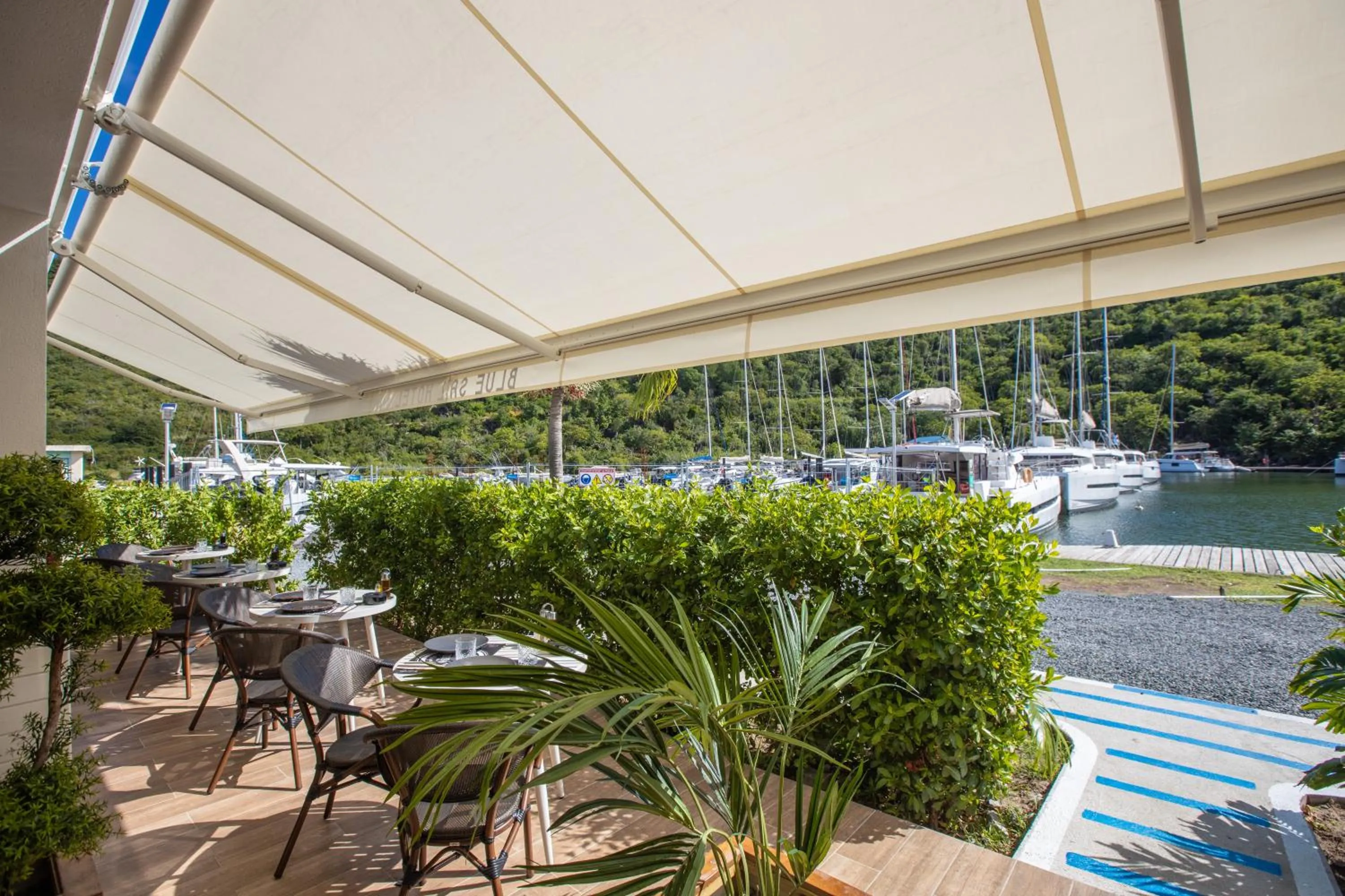 Restaurant/places to eat in Blue Sail Hotel