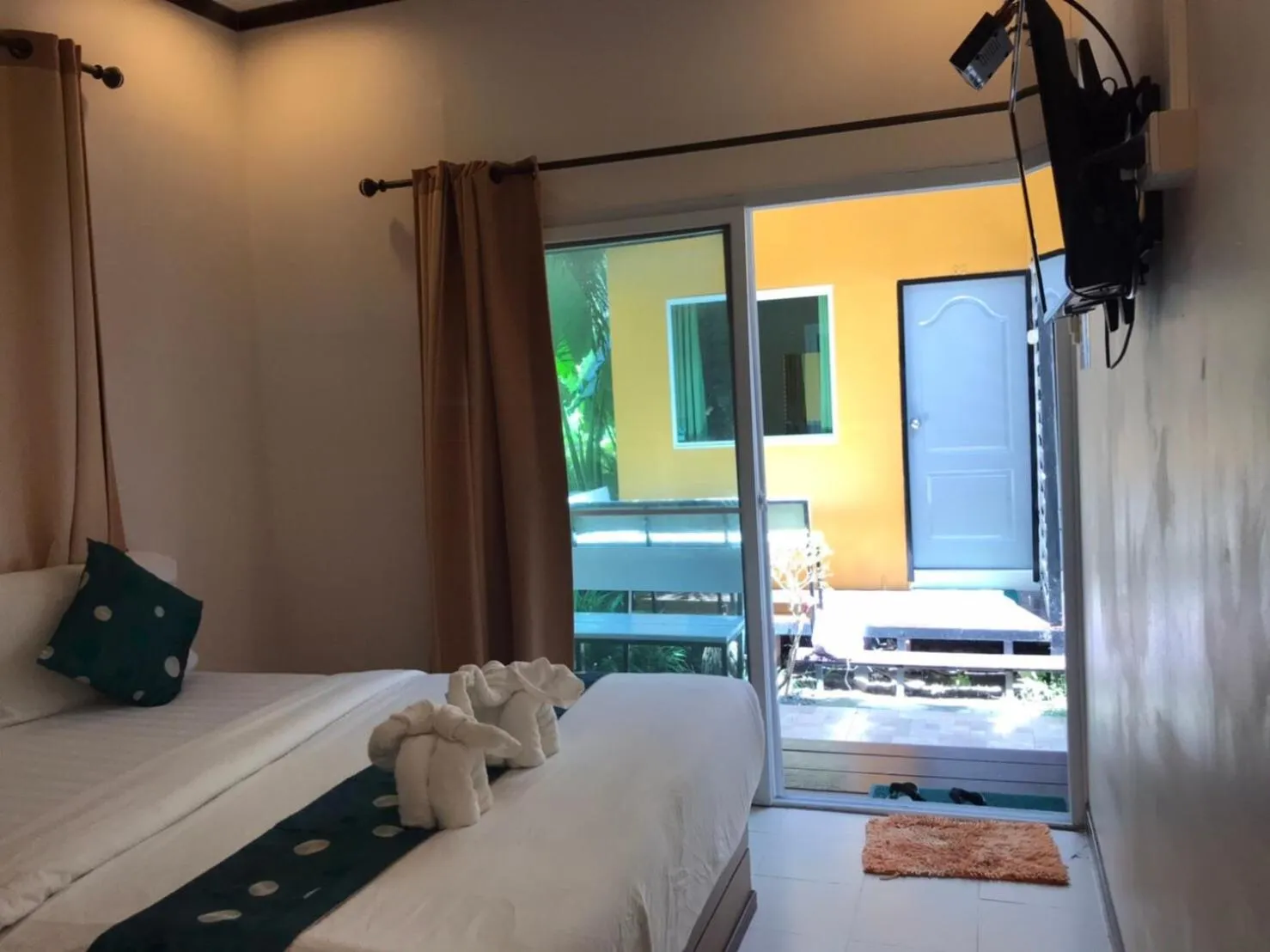 Bed in KK Lipe Resort